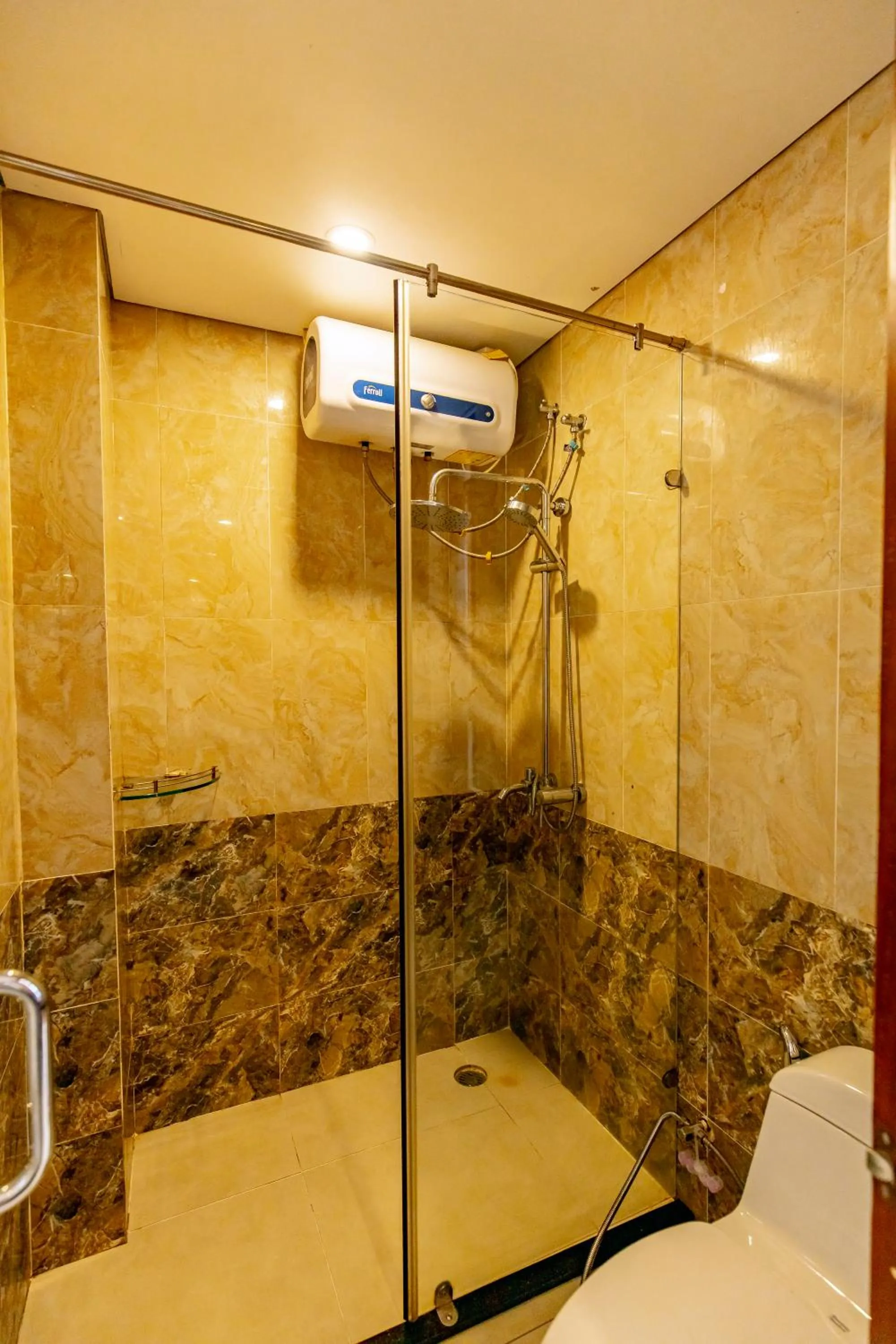 Shower in Dallas Hotel Dalat