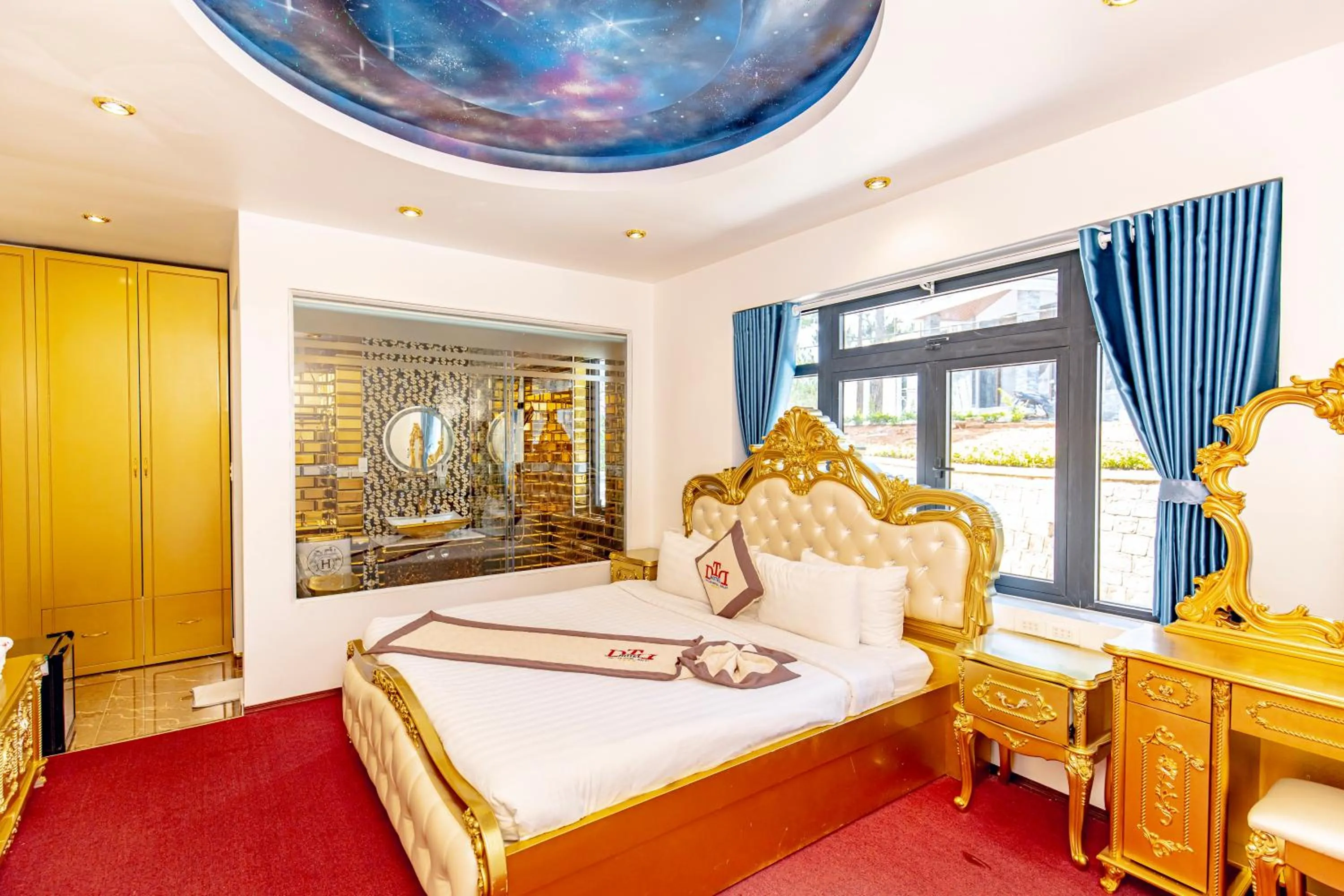 Bed in Dallas Hotel Dalat