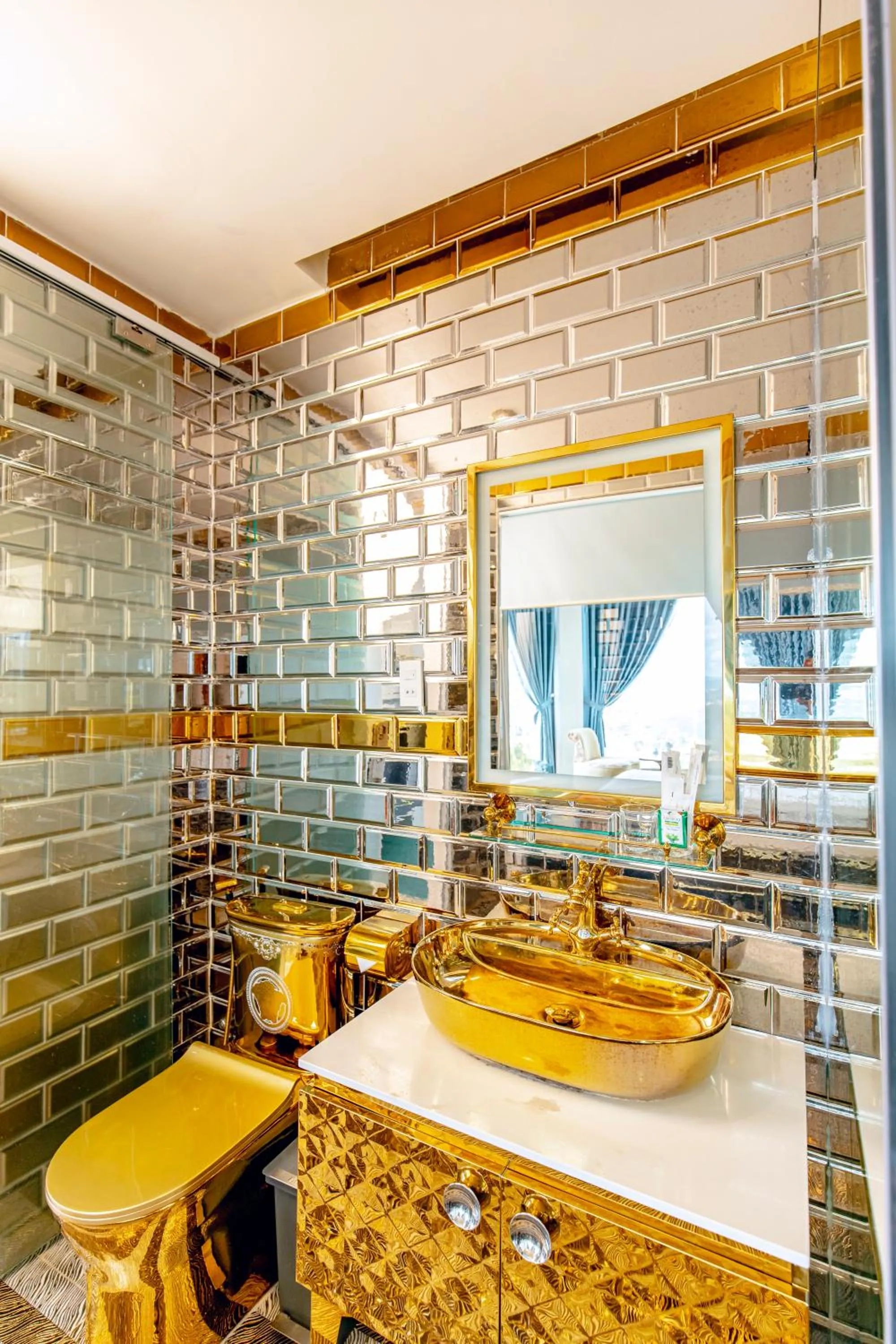 Bathroom in Dallas Hotel Dalat