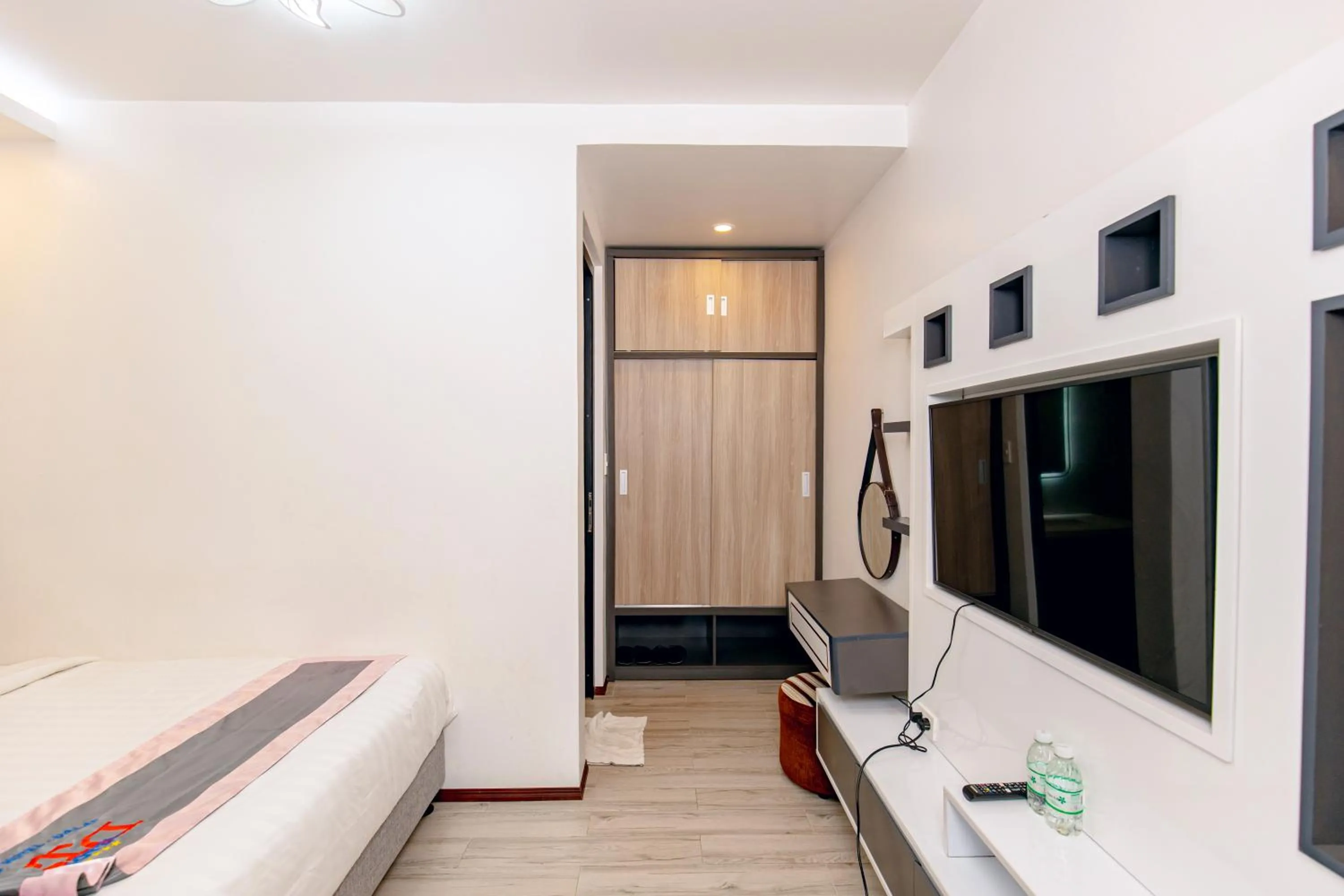 TV and multimedia, Bed in Dallas Hotel Dalat