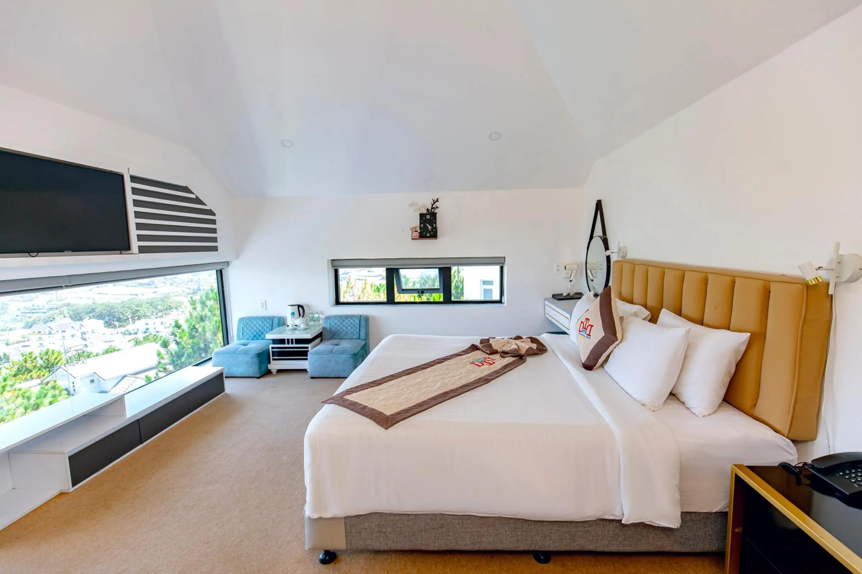 Bed in Dallas Hotel Dalat