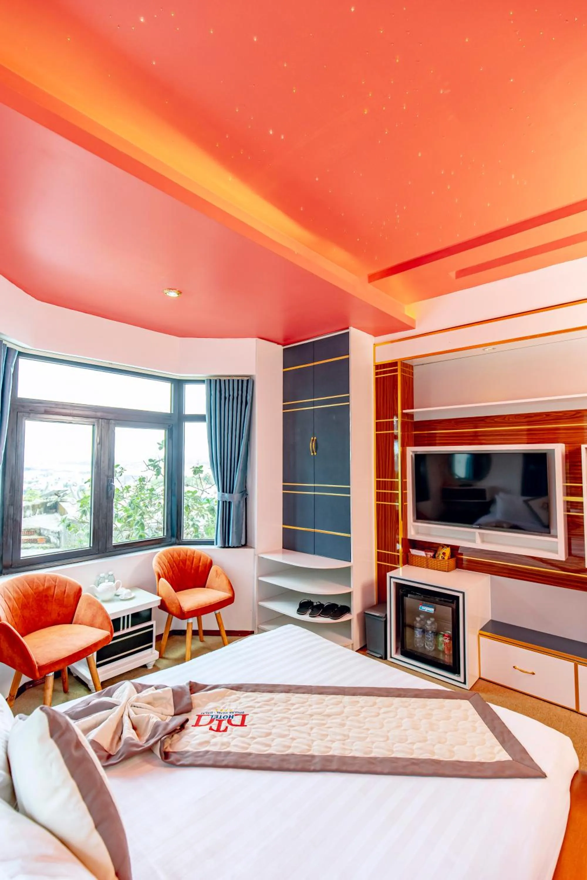 Bed in Dallas Hotel Dalat