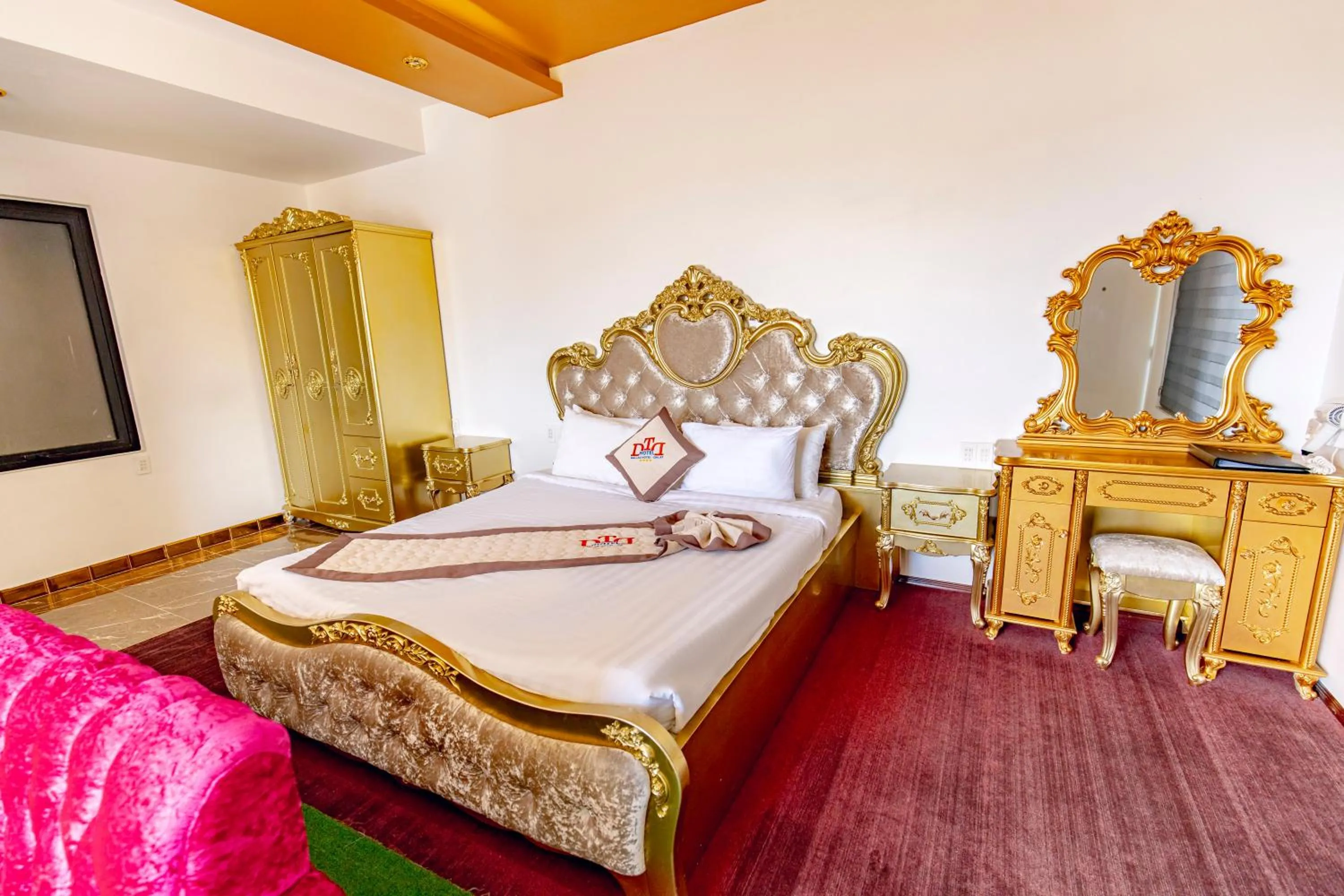 Bed in Dallas Hotel Dalat