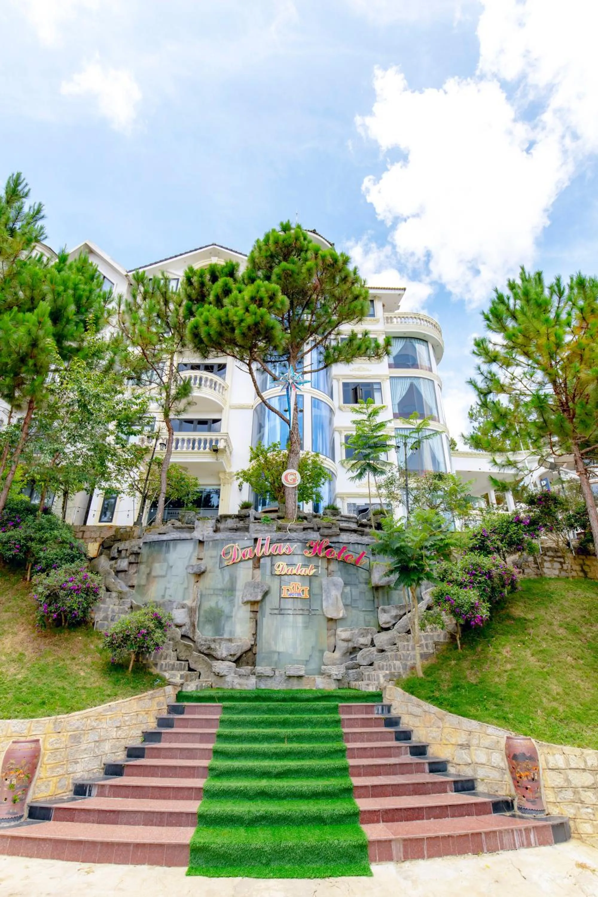 Property building in Dallas Hotel Dalat