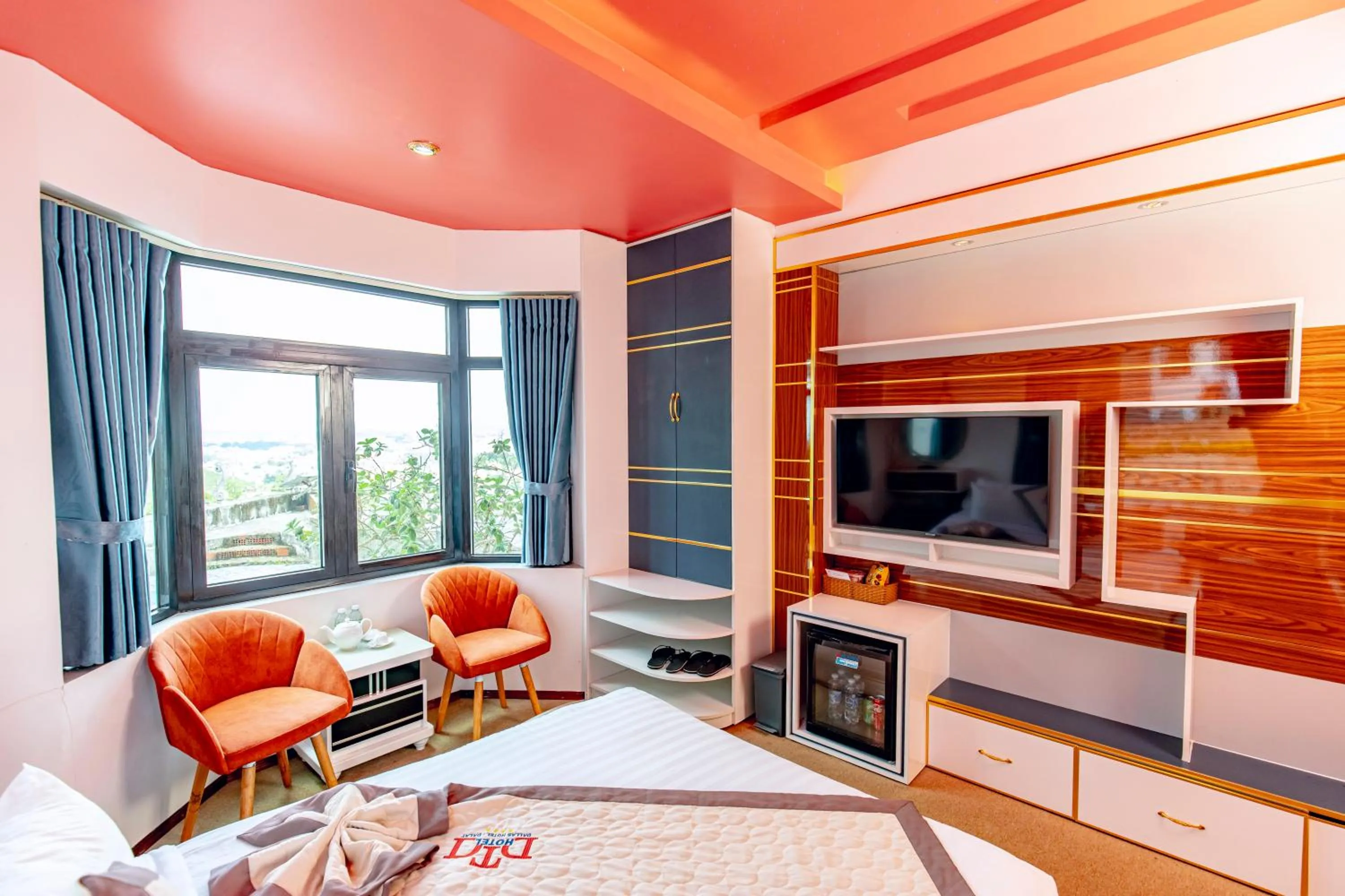 Bed in Dallas Hotel Dalat