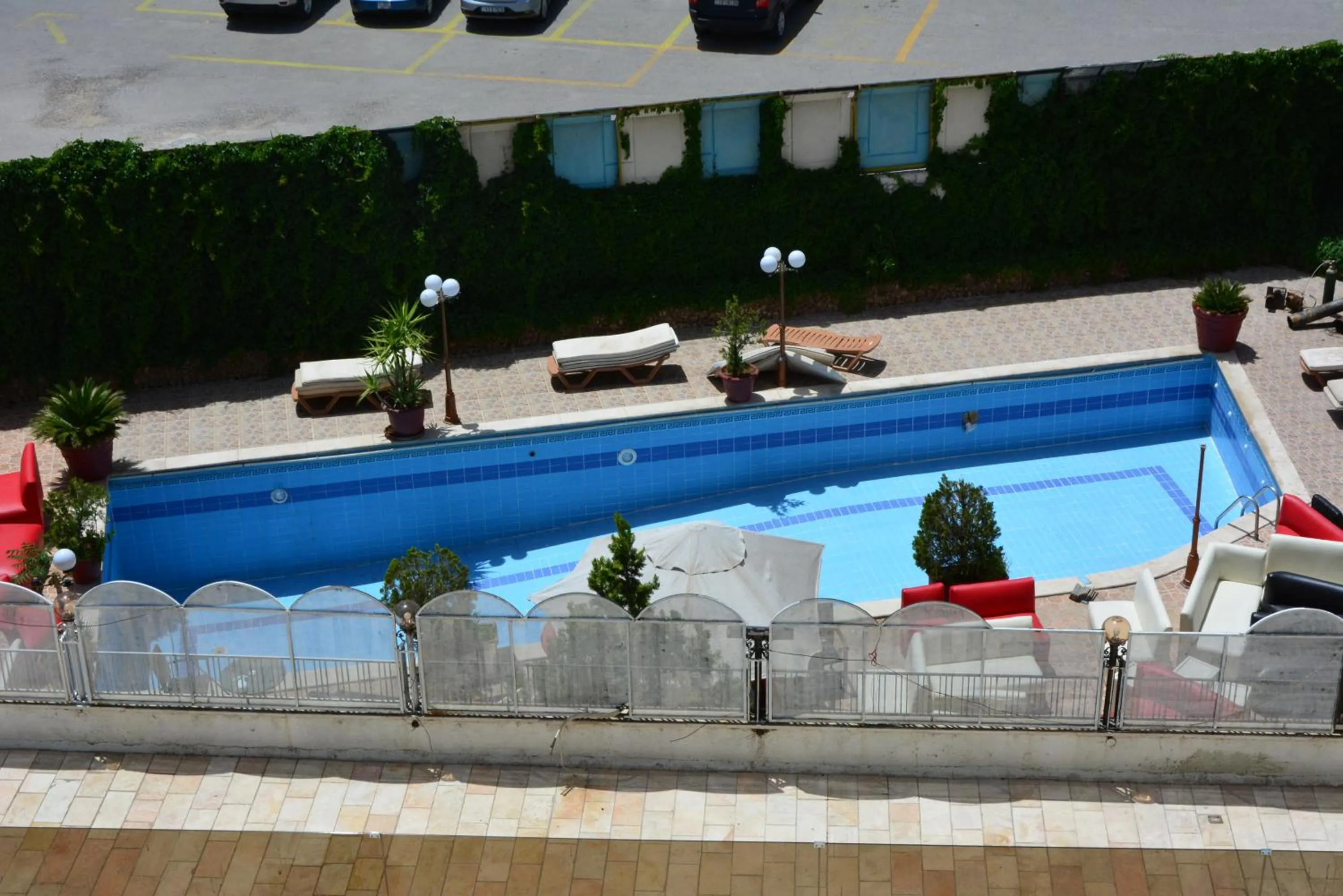 Swimming pool in Rakeen Hotel