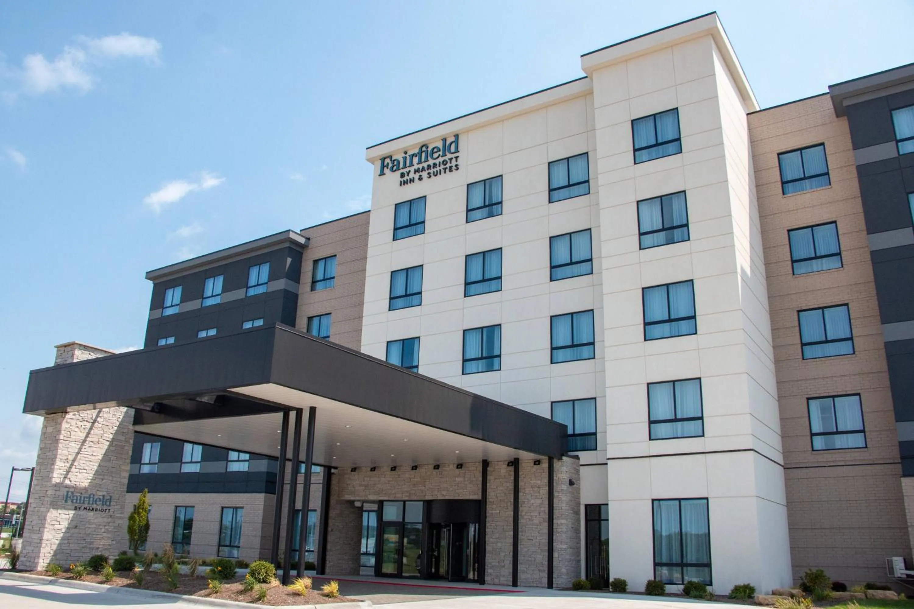 Property building in Fairfield Inn & Suites by Marriott Davenport Quad Cities