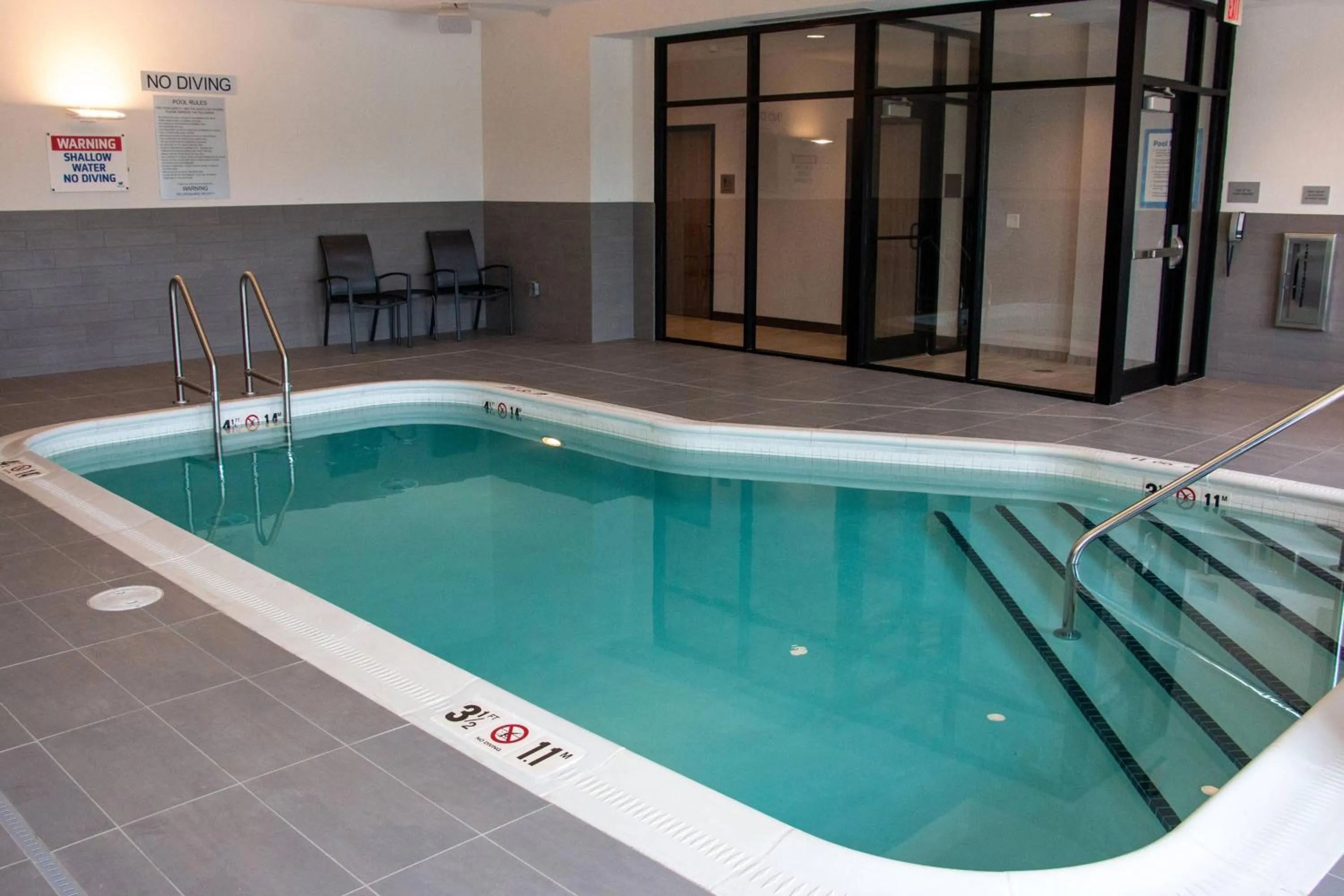 Swimming pool in Fairfield Inn & Suites by Marriott Davenport Quad Cities