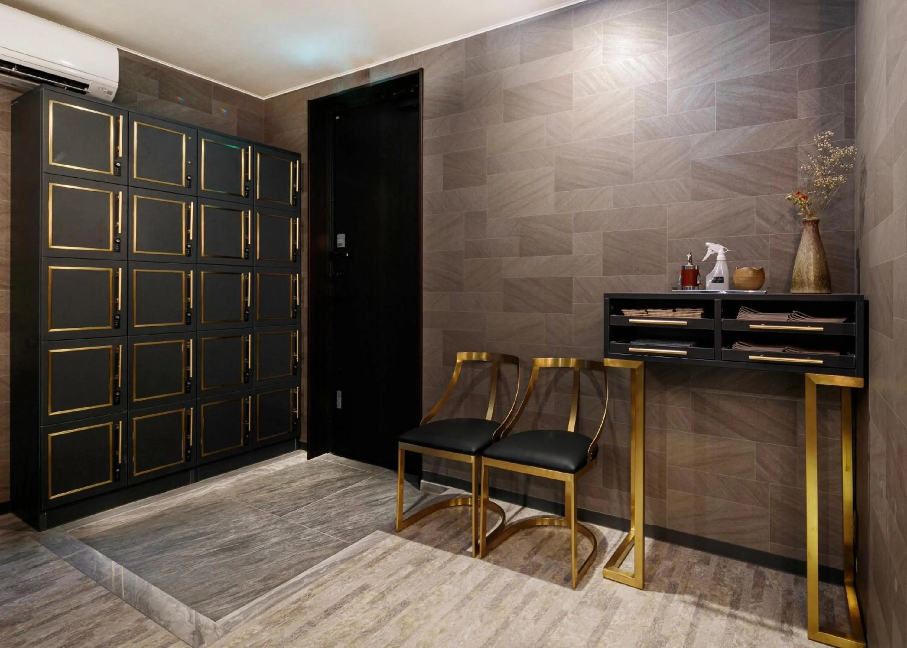 Facade/entrance in The Barn Tokyo