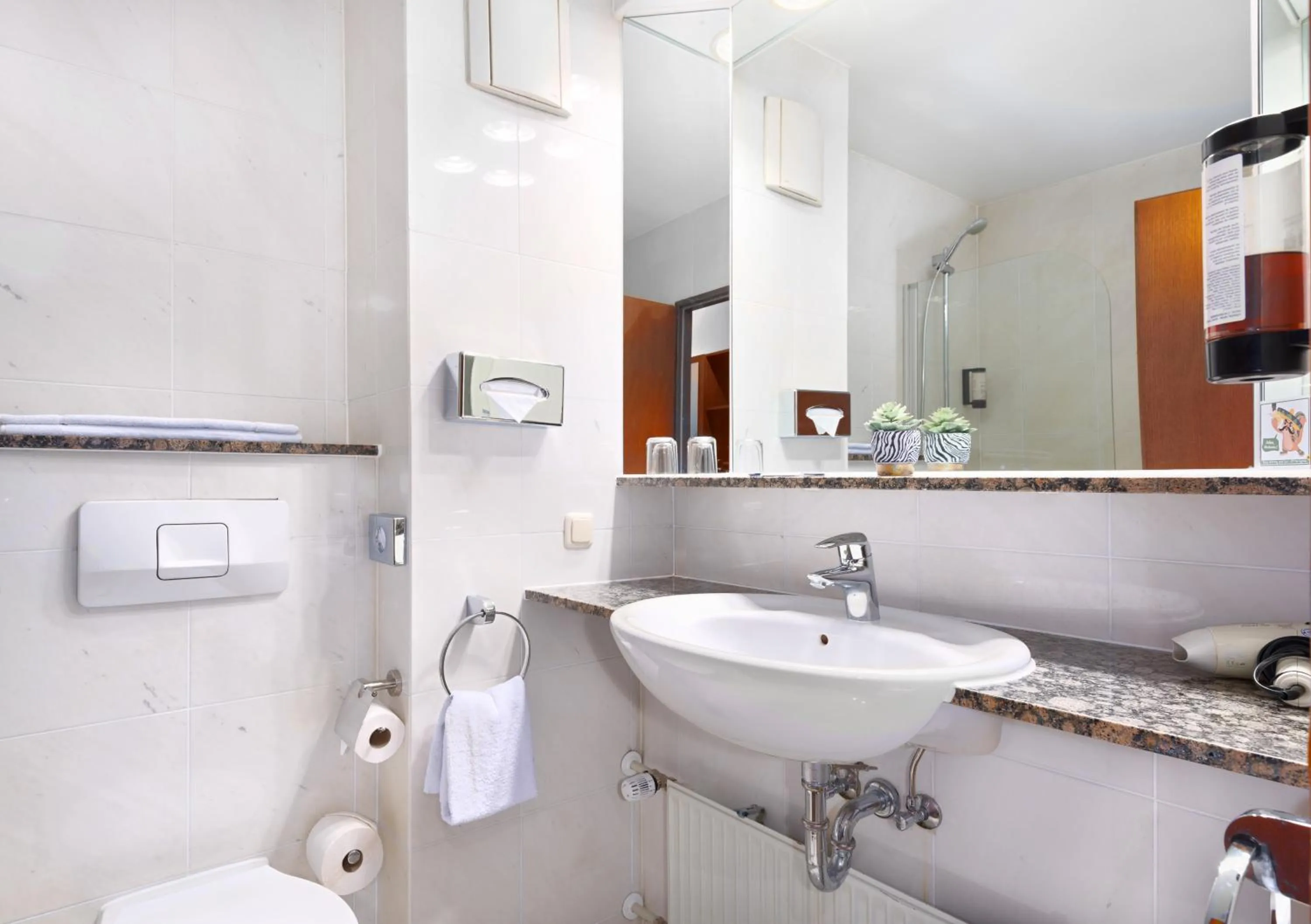 Toilet in Trip Inn Hotel Egelsbach Frankfurt