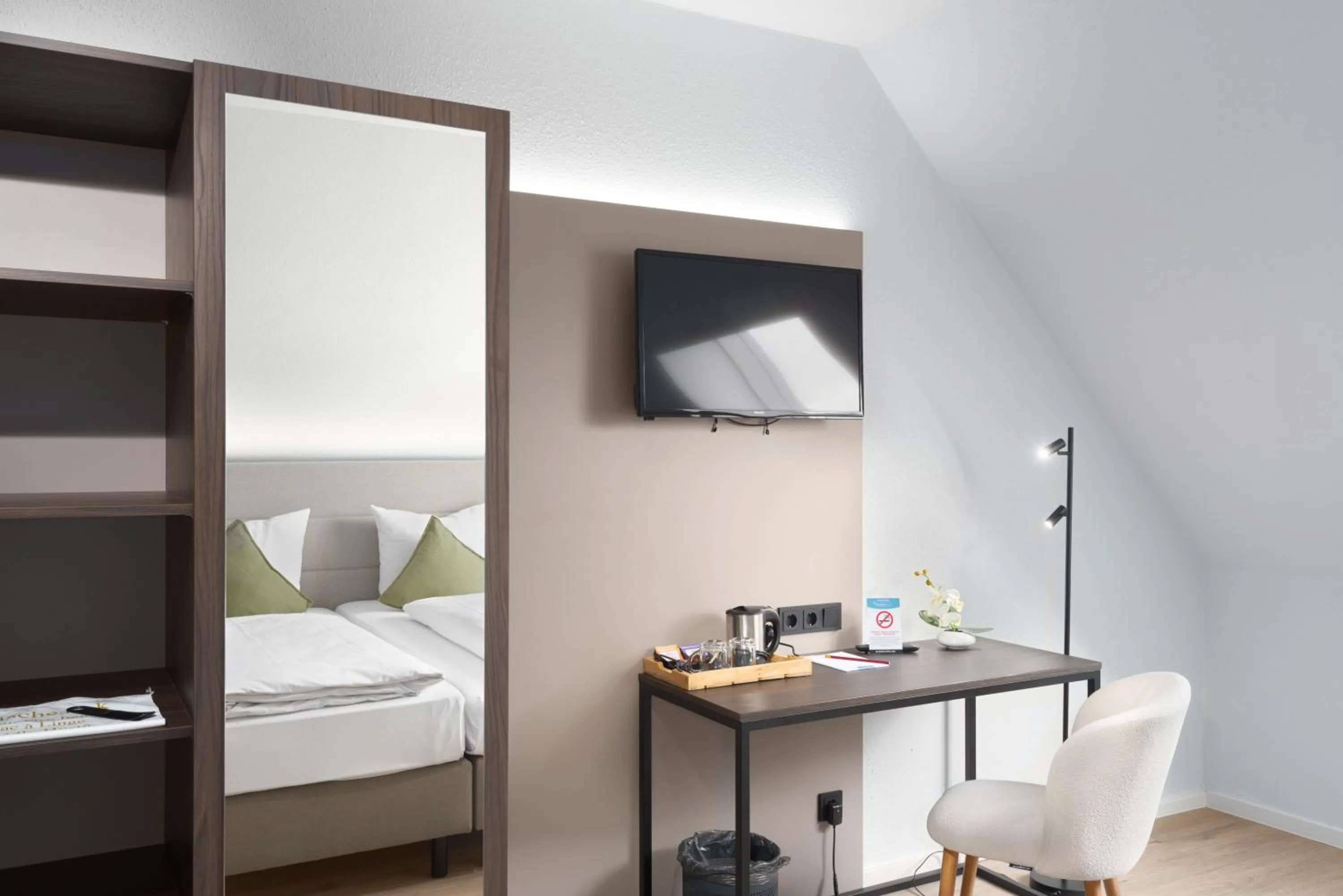 TV and multimedia, Bed in Trip Inn Hotel Egelsbach Frankfurt