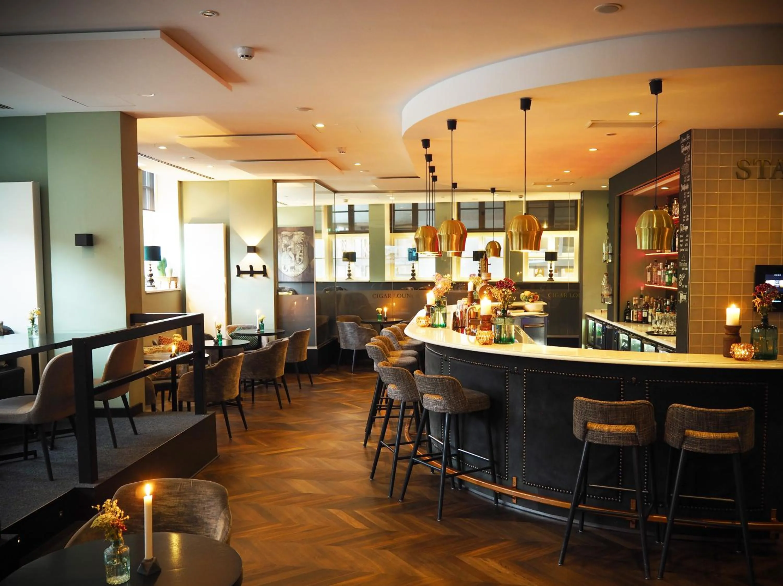 Lounge or bar in Van der Valk Hotel Hildesheim