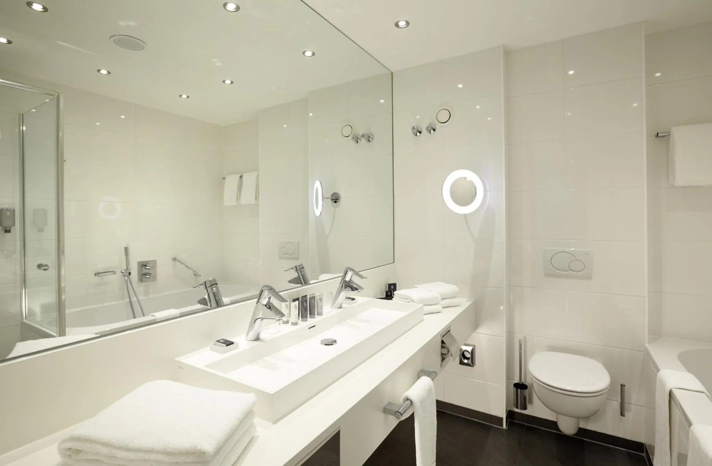 Bathroom in Van der Valk Hotel Hildesheim