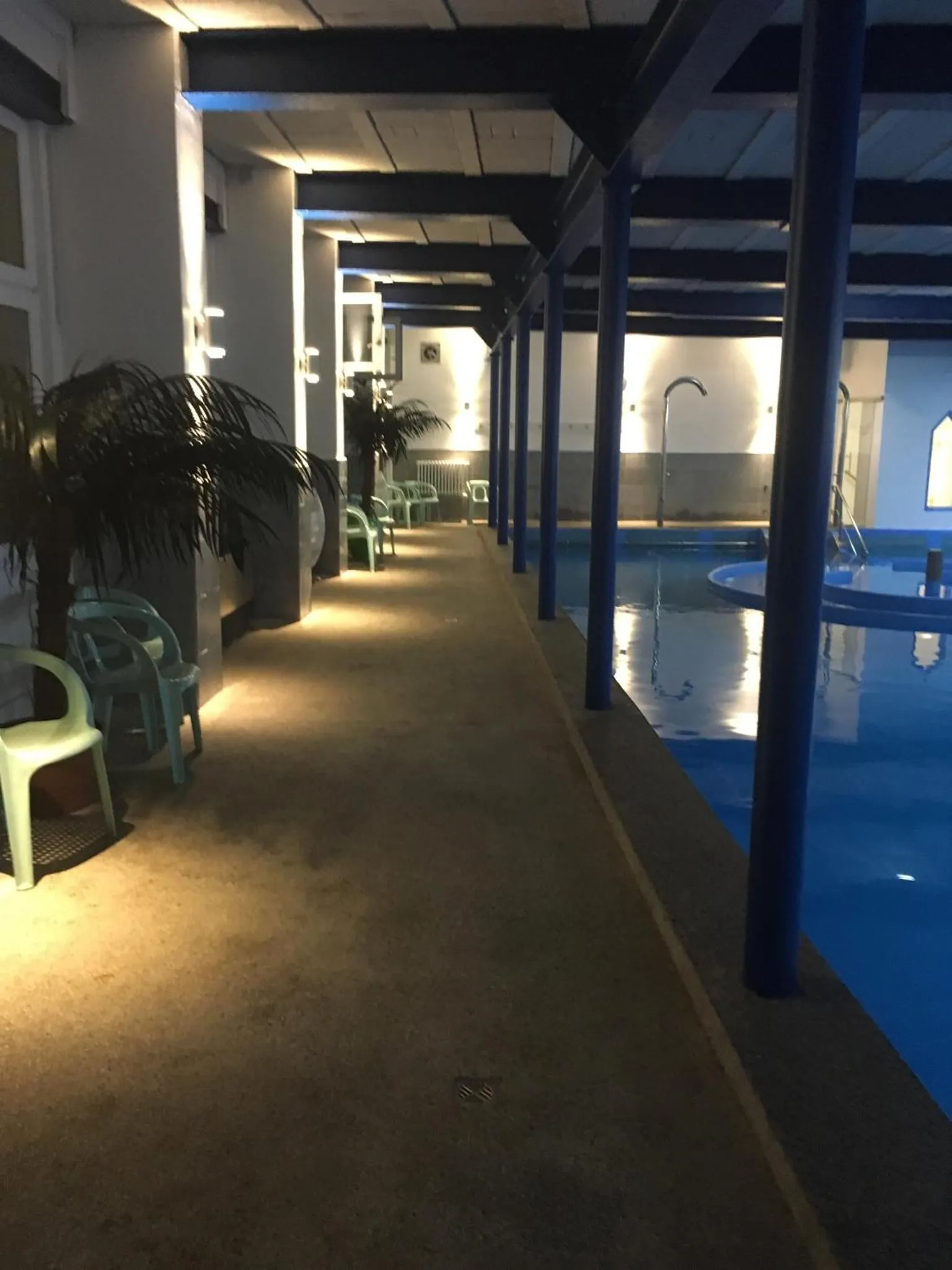Swimming pool in Hotel Aquarius Braunschweig