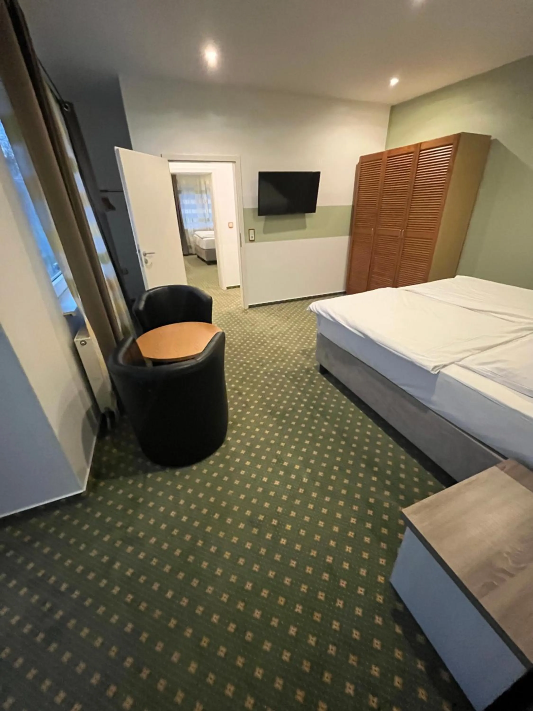 Photo of the whole room, Bed in Hotel Aquarius Braunschweig