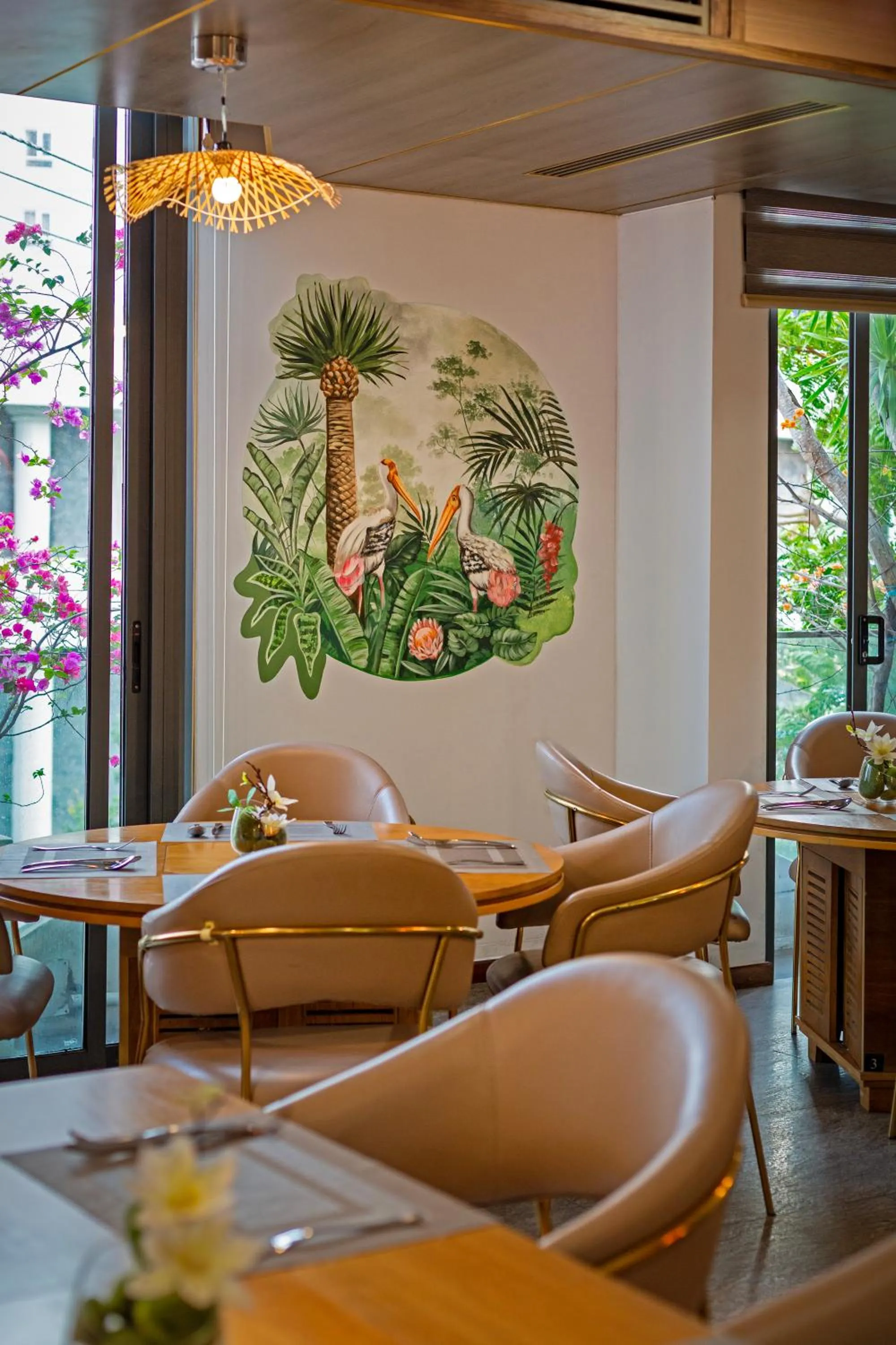 Restaurant/places to eat in HAIAN Riverfront Hotel Da Nang