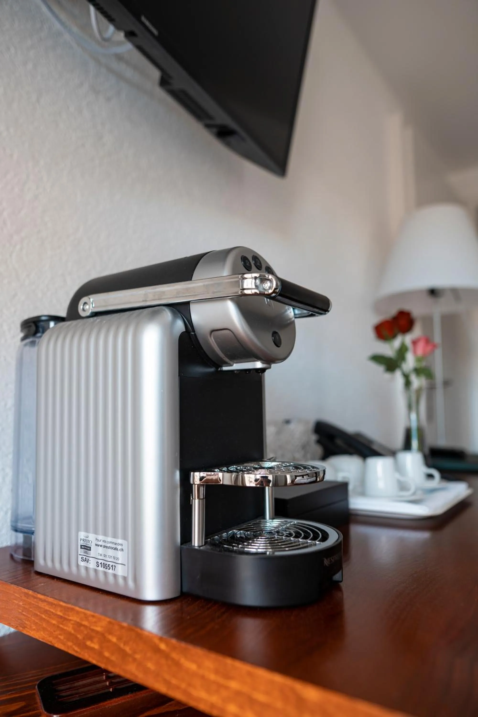 Coffee/tea facilities in SWISS HOTEL LA COURONNE