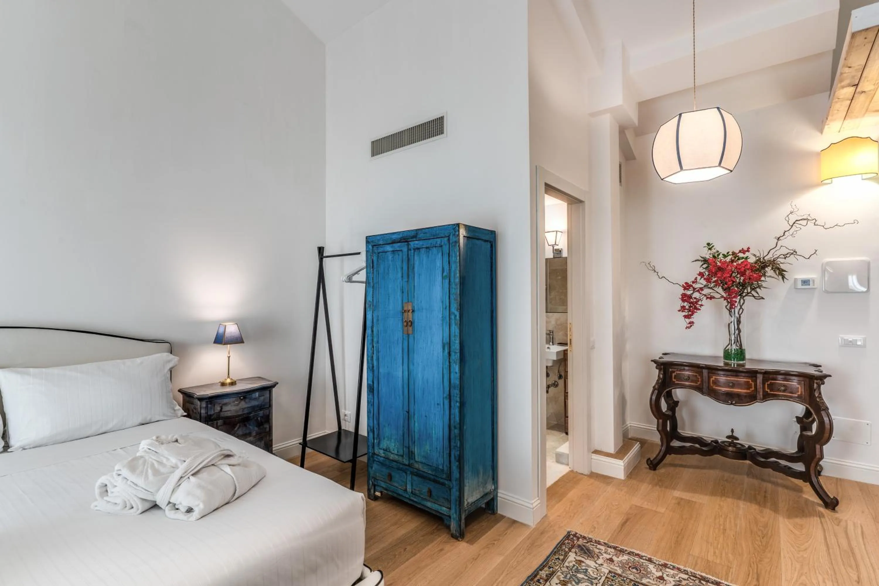 Photo of the whole room, Bed in Suite della Pigna