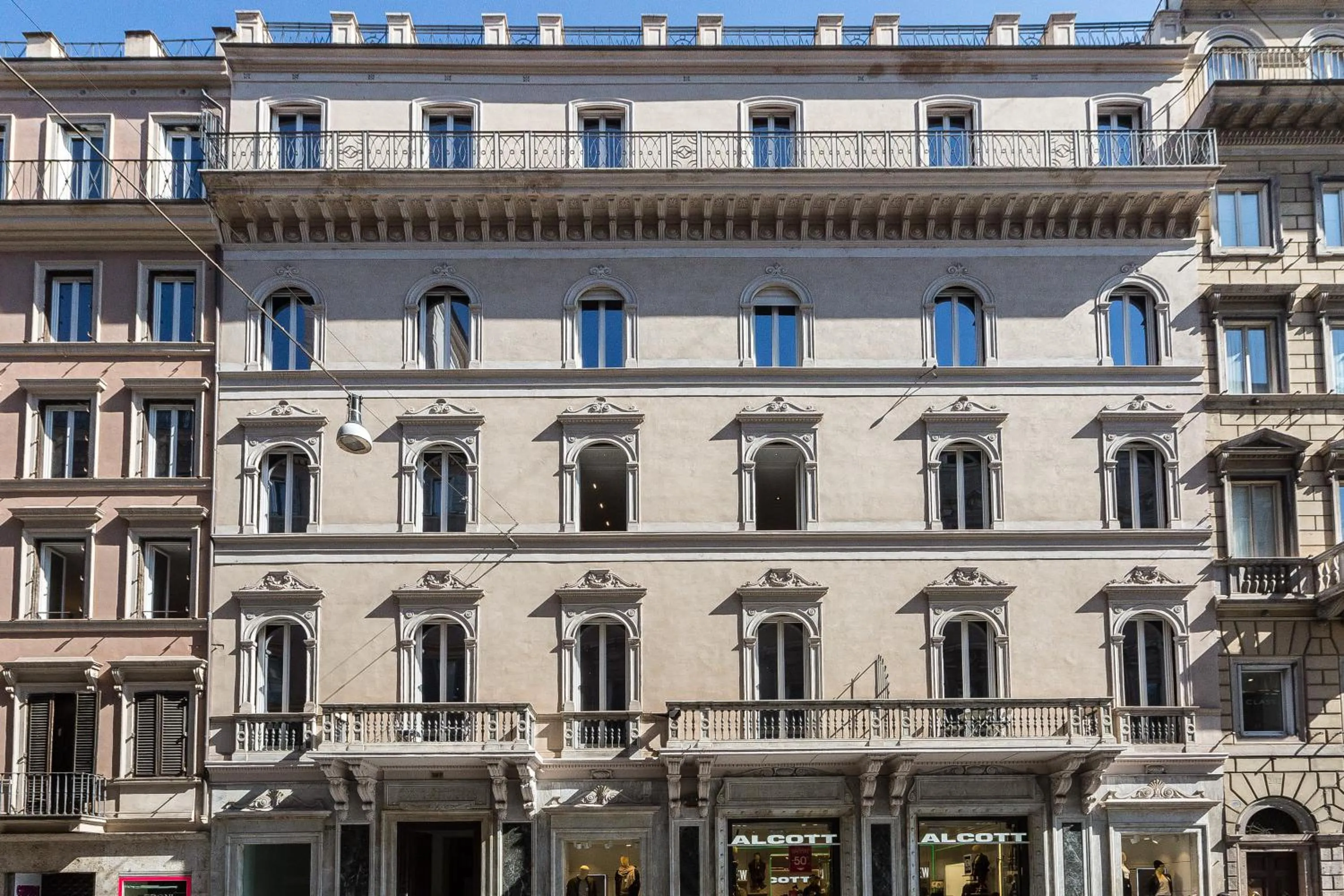 Property building in Suite della Pigna