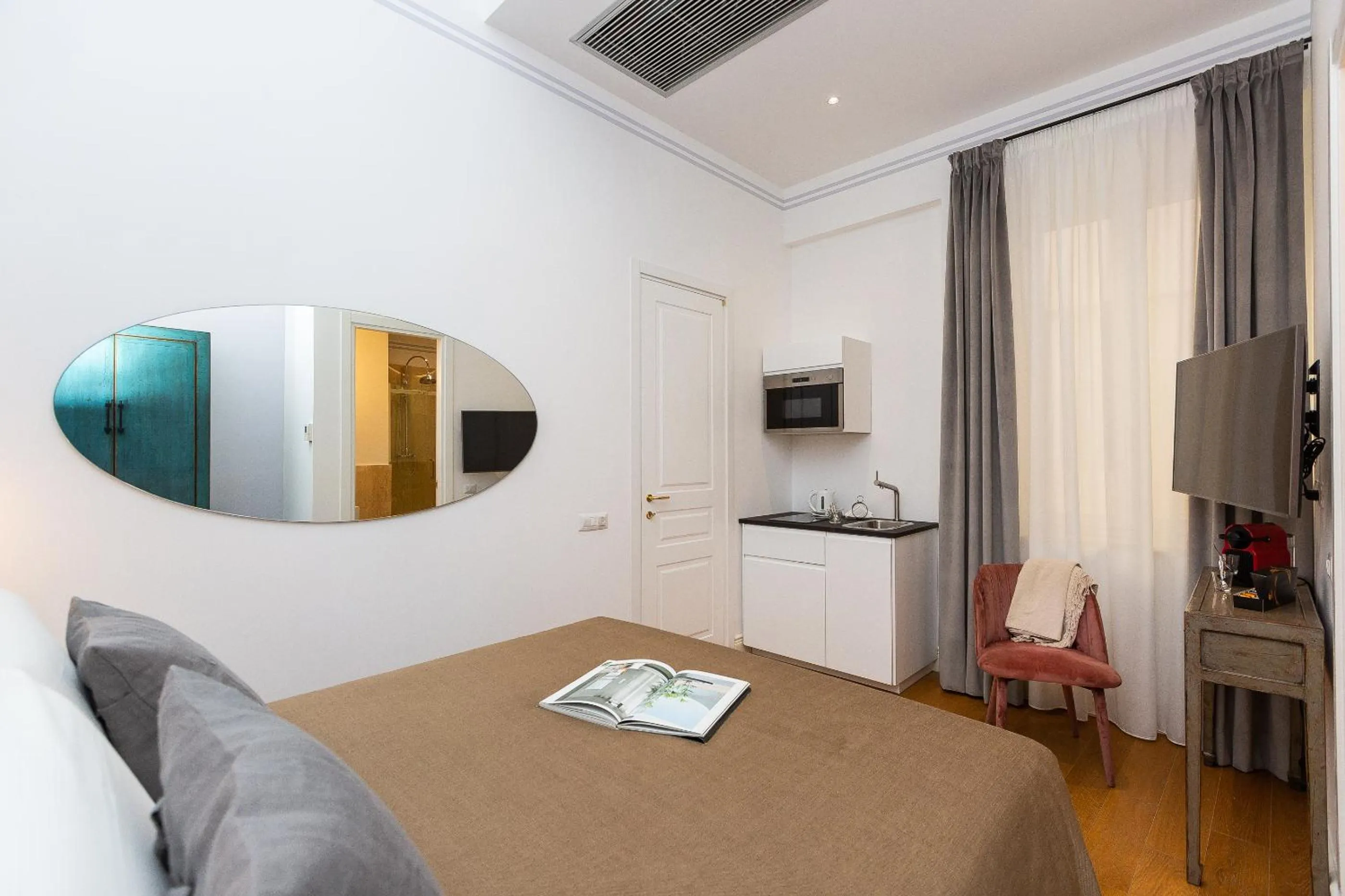 Photo of the whole room, Bed in Suite della Pigna