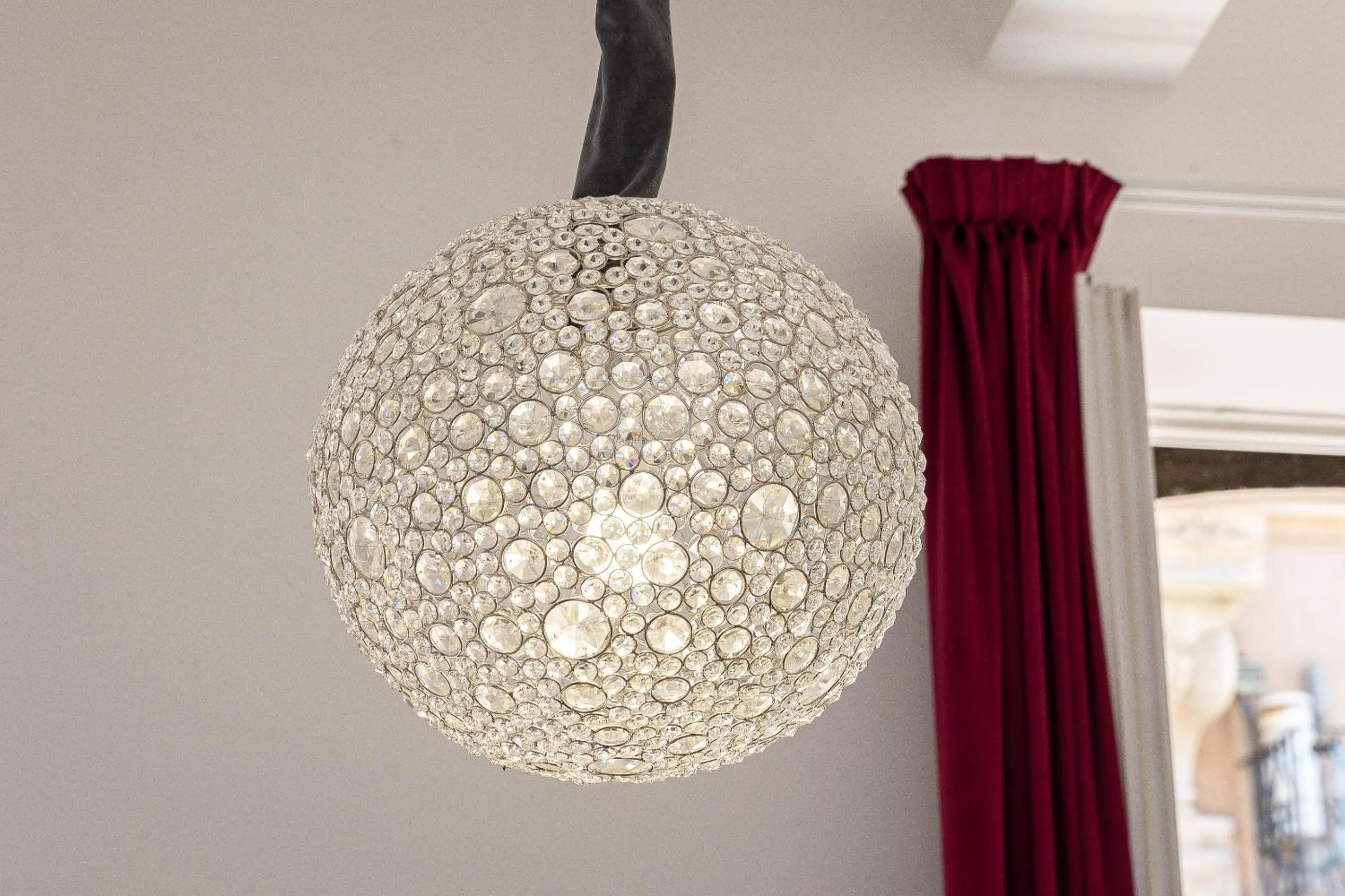 Decorative detail in Suite della Pigna