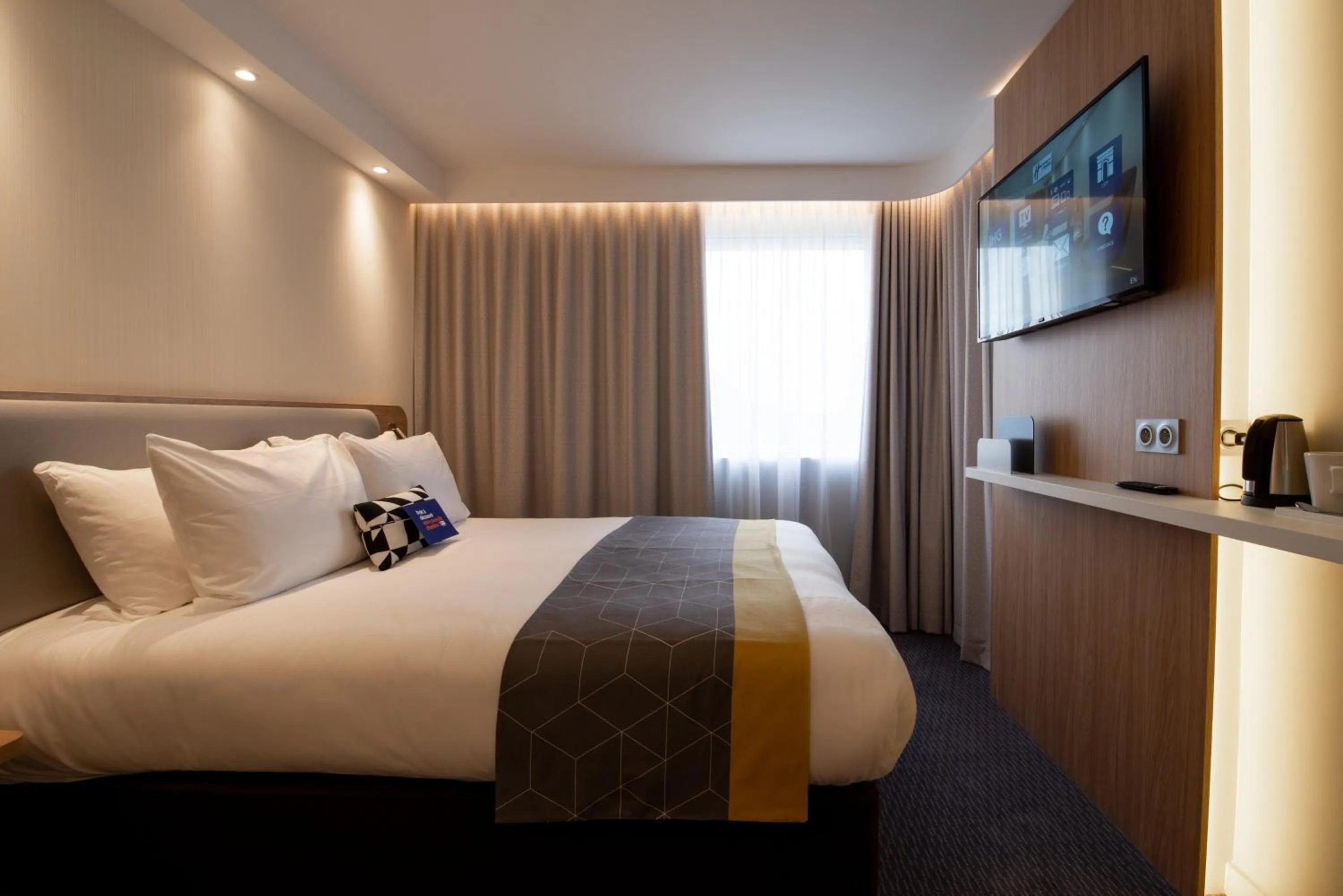 Photo of the whole room, Bed in Holiday Inn Express - Arcachon - La Teste by IHG