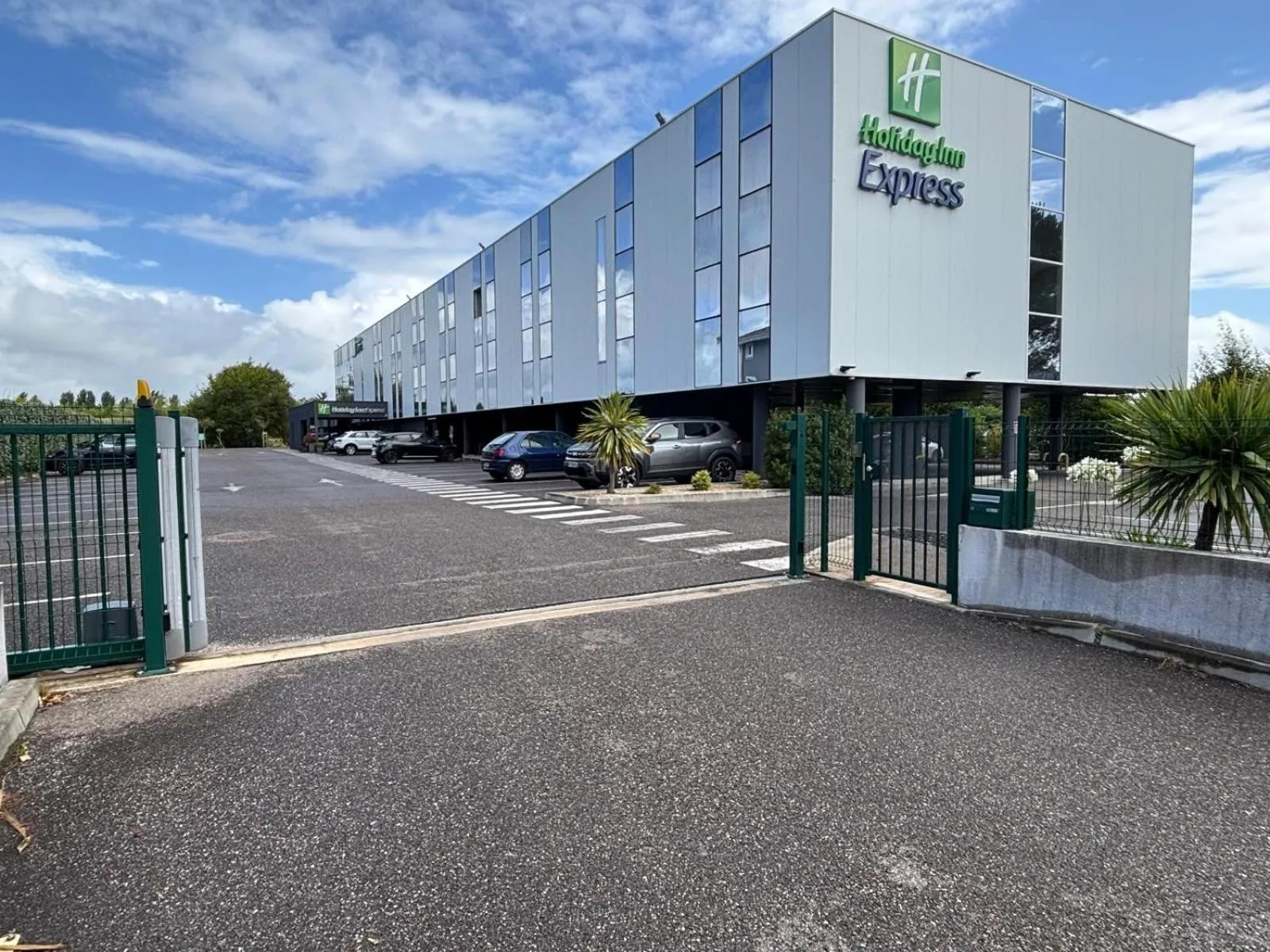 Parking in Holiday Inn Express - Arcachon - La Teste by IHG