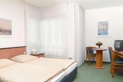 Photo of the whole room, Bed in Airport-Hotel Stetten