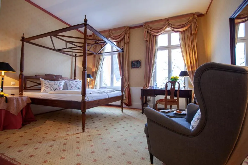 Bed in Hotel Niederländischer Hof