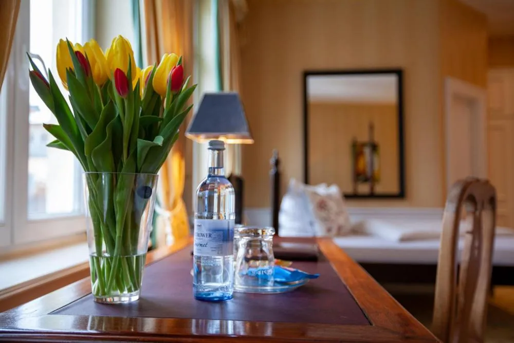 Bed in Hotel Niederländischer Hof