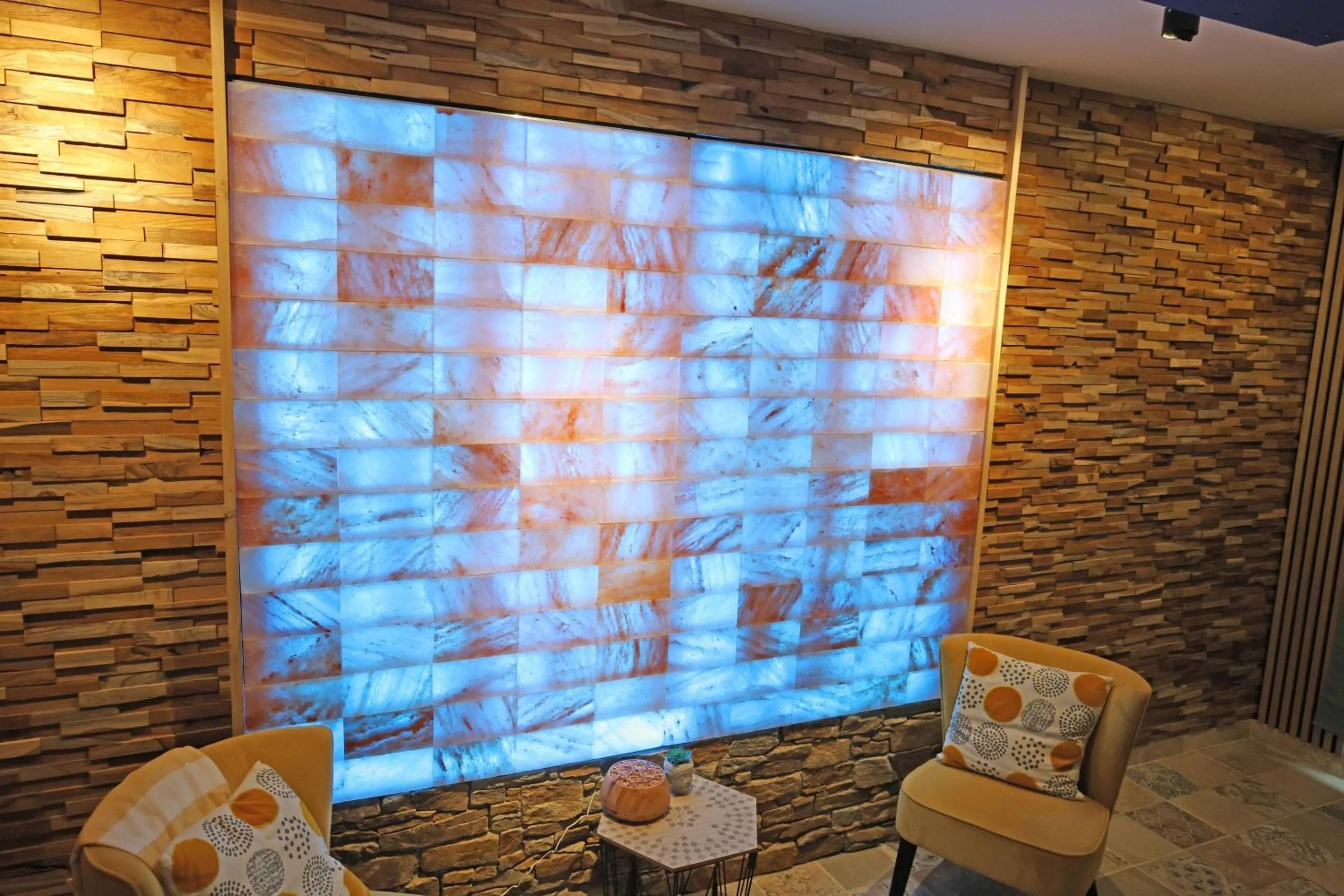 Spa and wellness centre/facilities in Maison Dix Chambres d'hôtes et Espace SPA Bien être