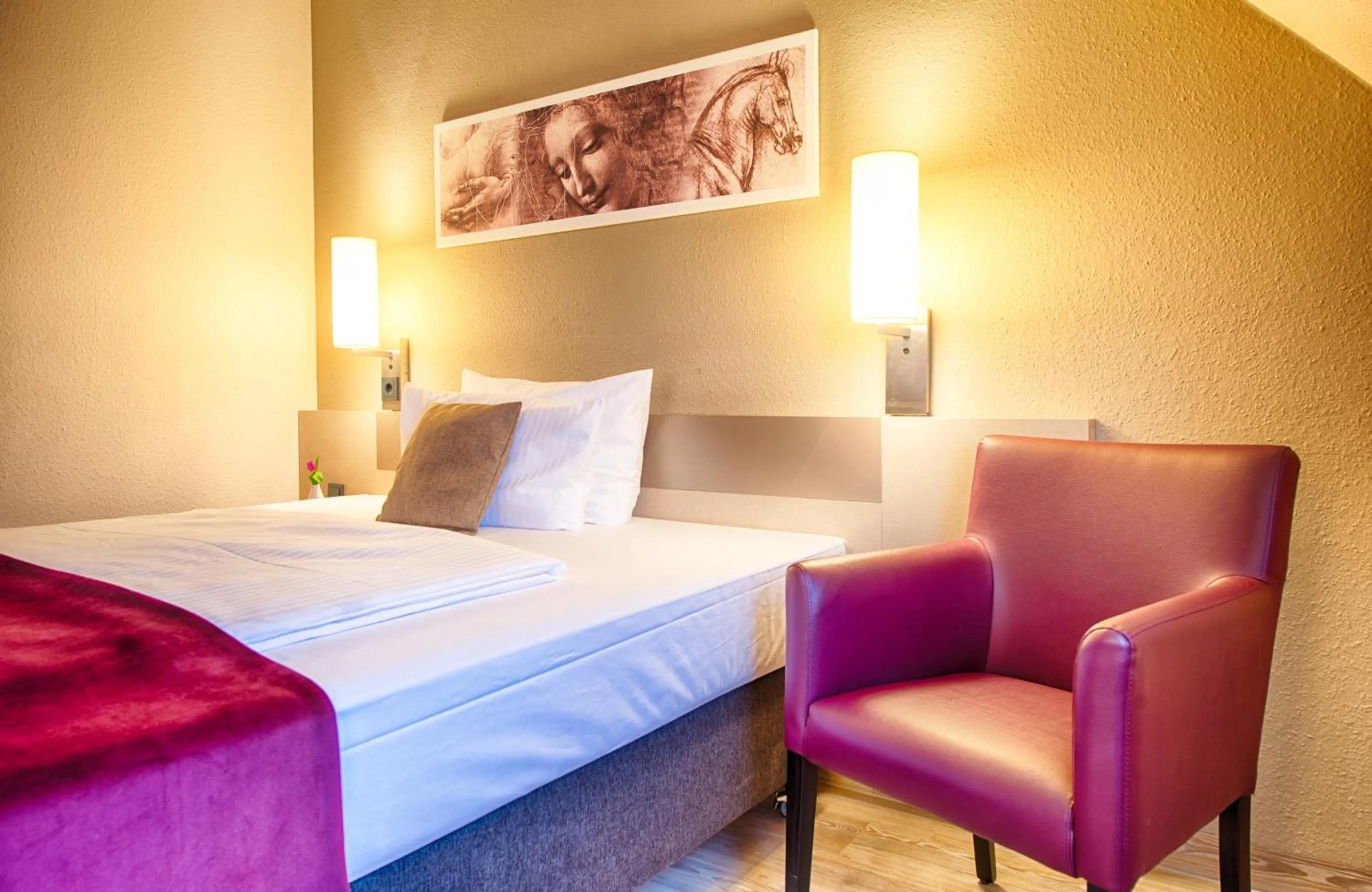 Photo of the whole room, Bed in Leonardo Hotel Mannheim-Ladenburg