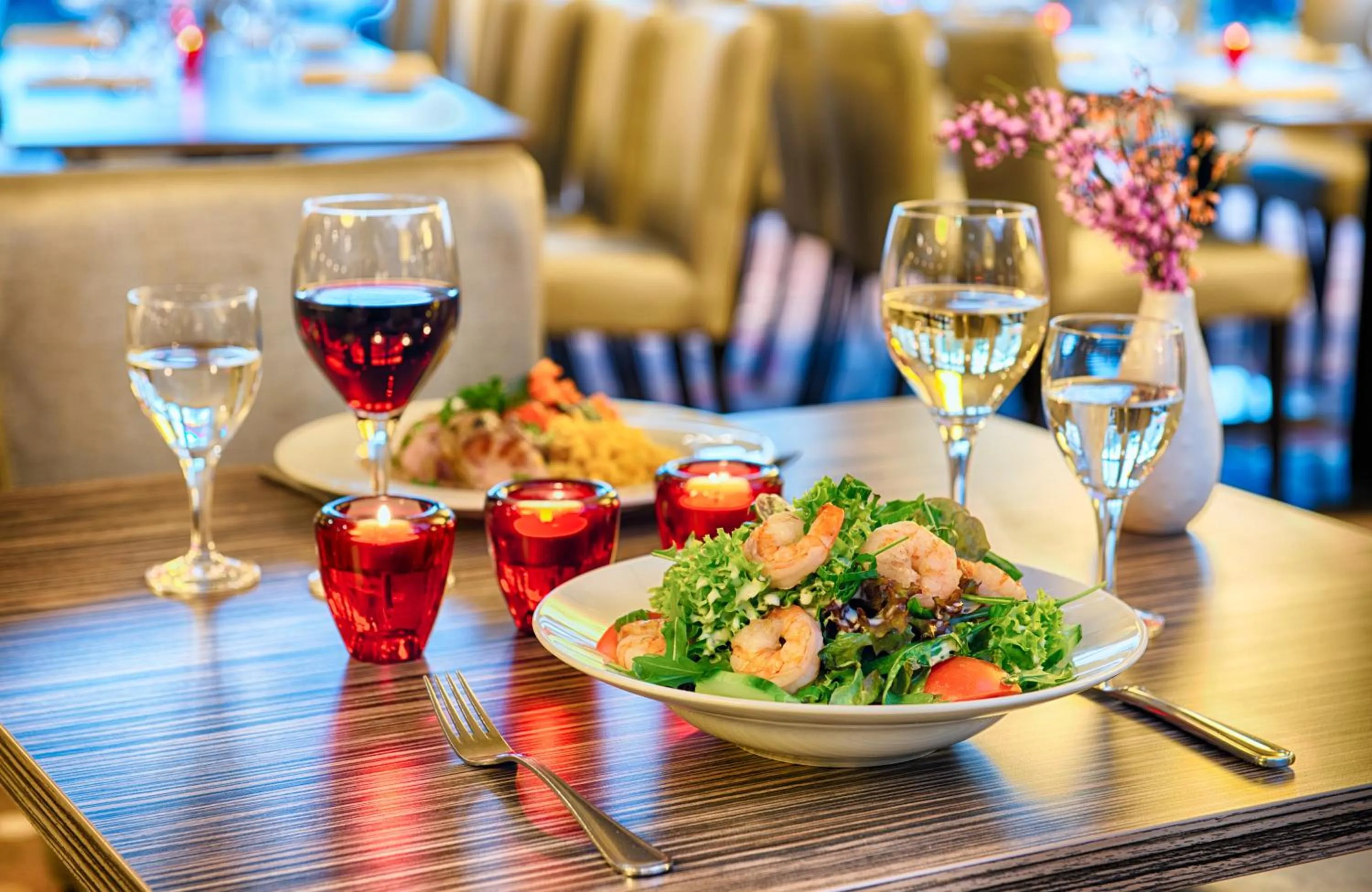 Restaurant/places to eat in Leonardo Hotel Mannheim-Ladenburg