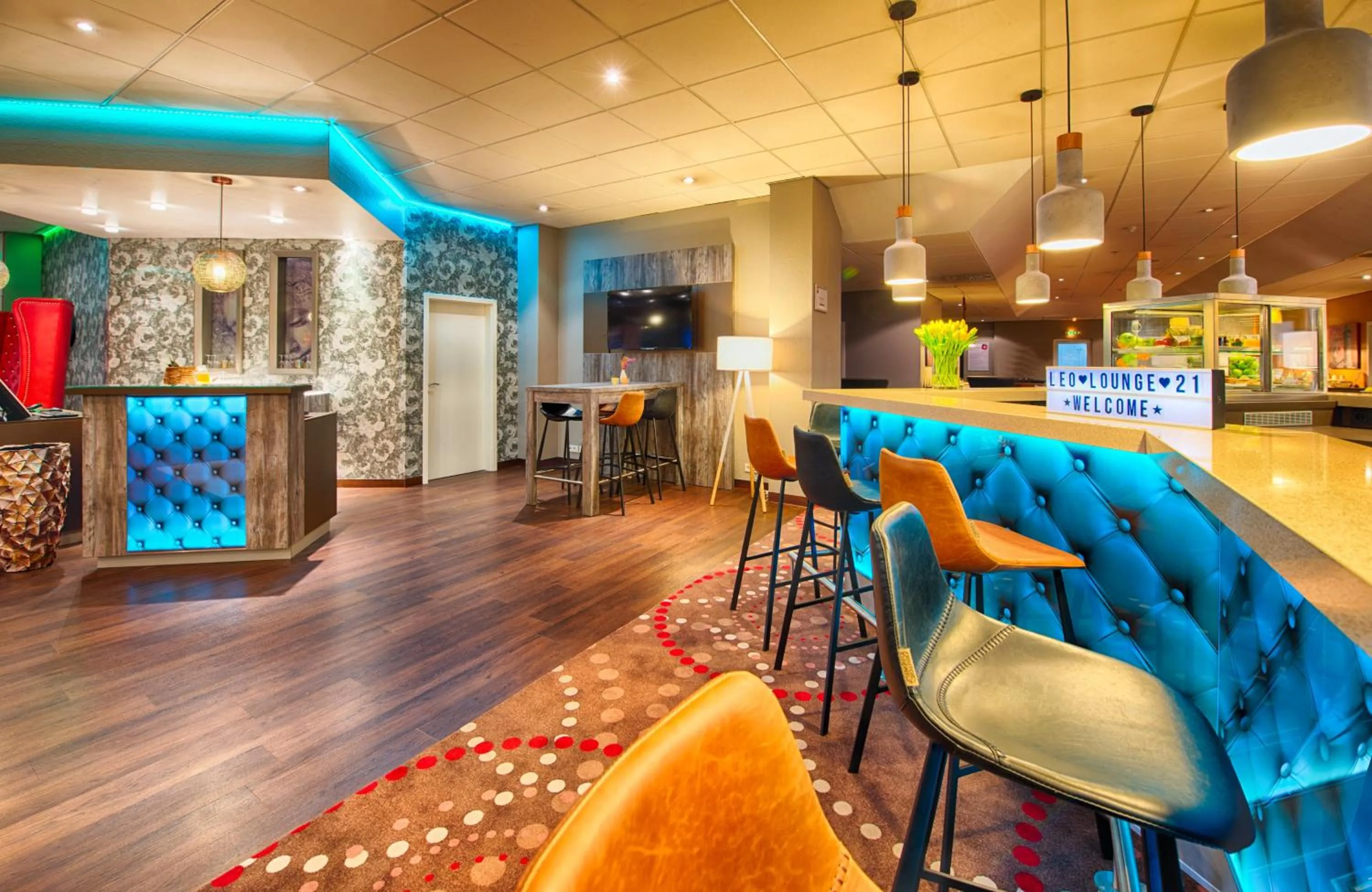 Lounge or bar in Leonardo Hotel Mannheim-Ladenburg