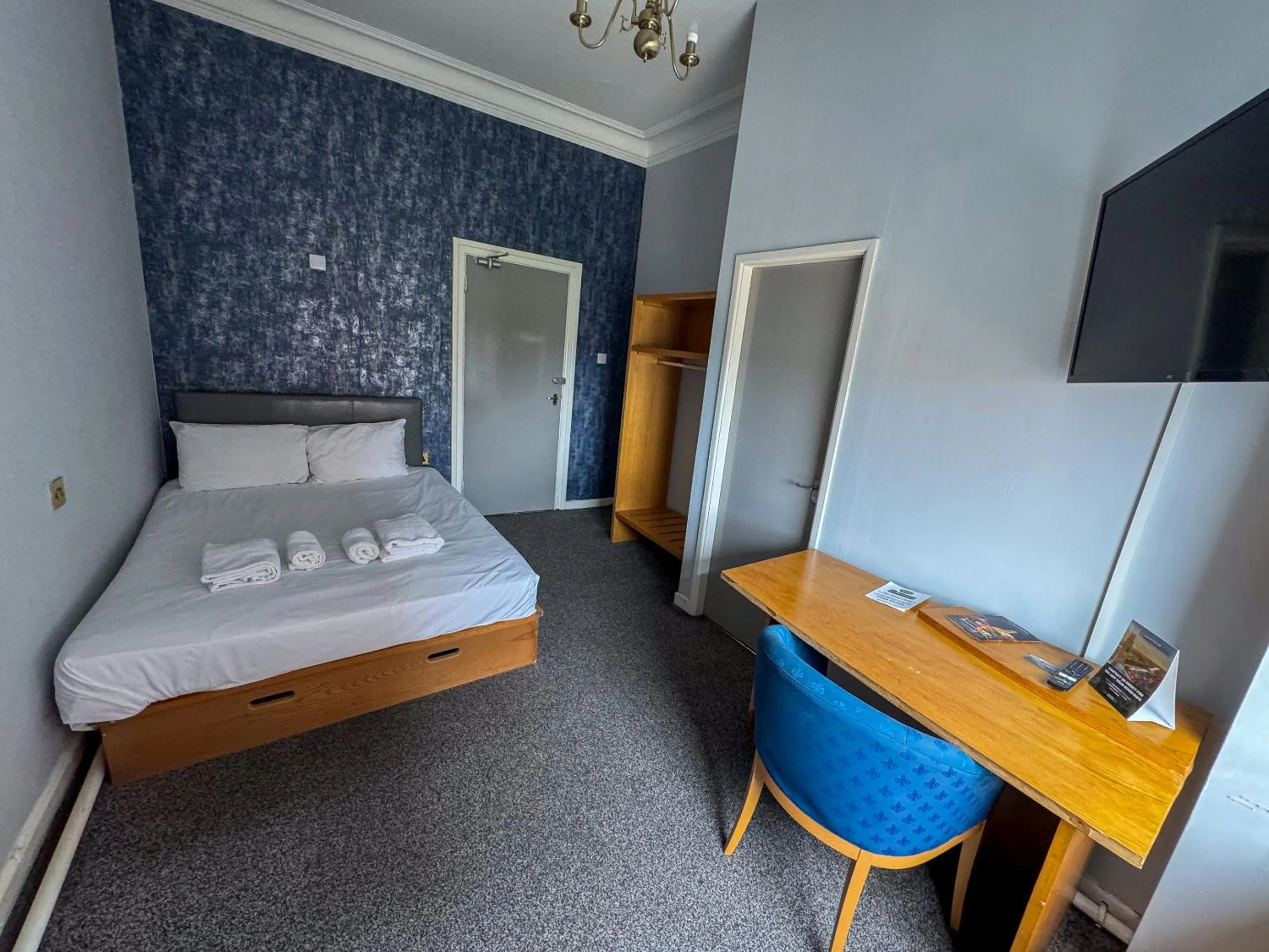 Bedroom, Bed in The New England Hotel