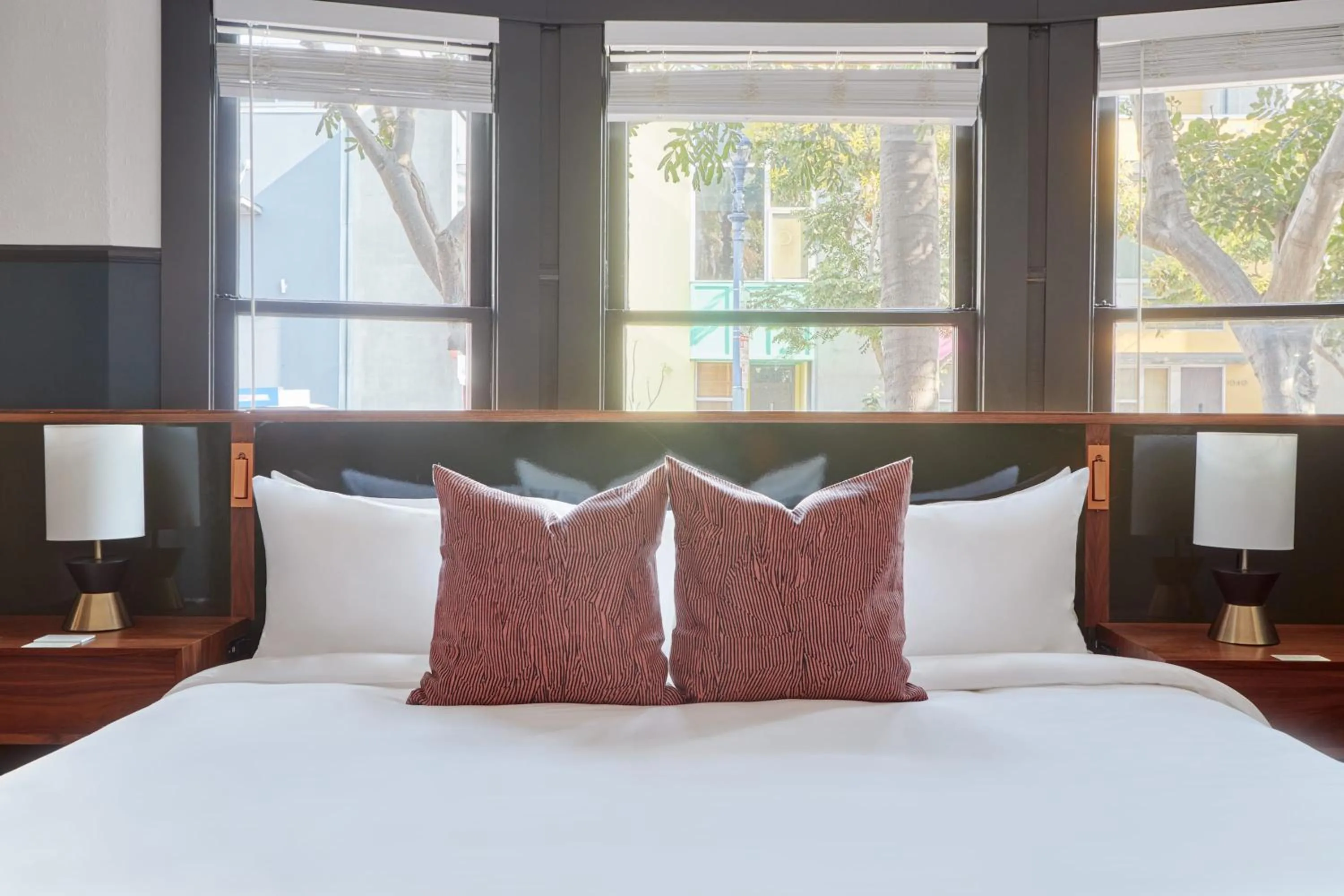 Property building, Bed in The Davis Downtown San Diego