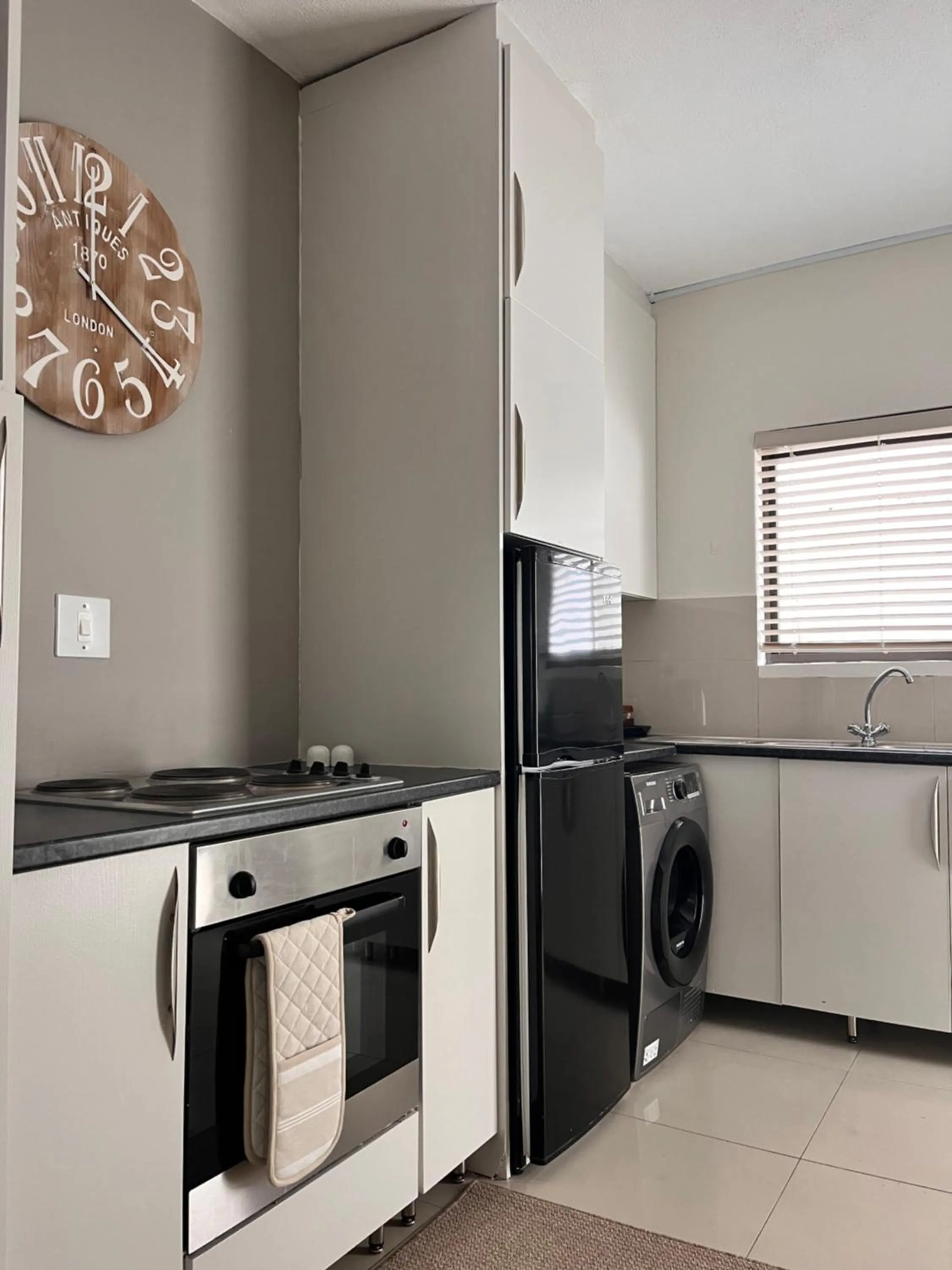 Kitchen or kitchenette in Hillside Accommodation