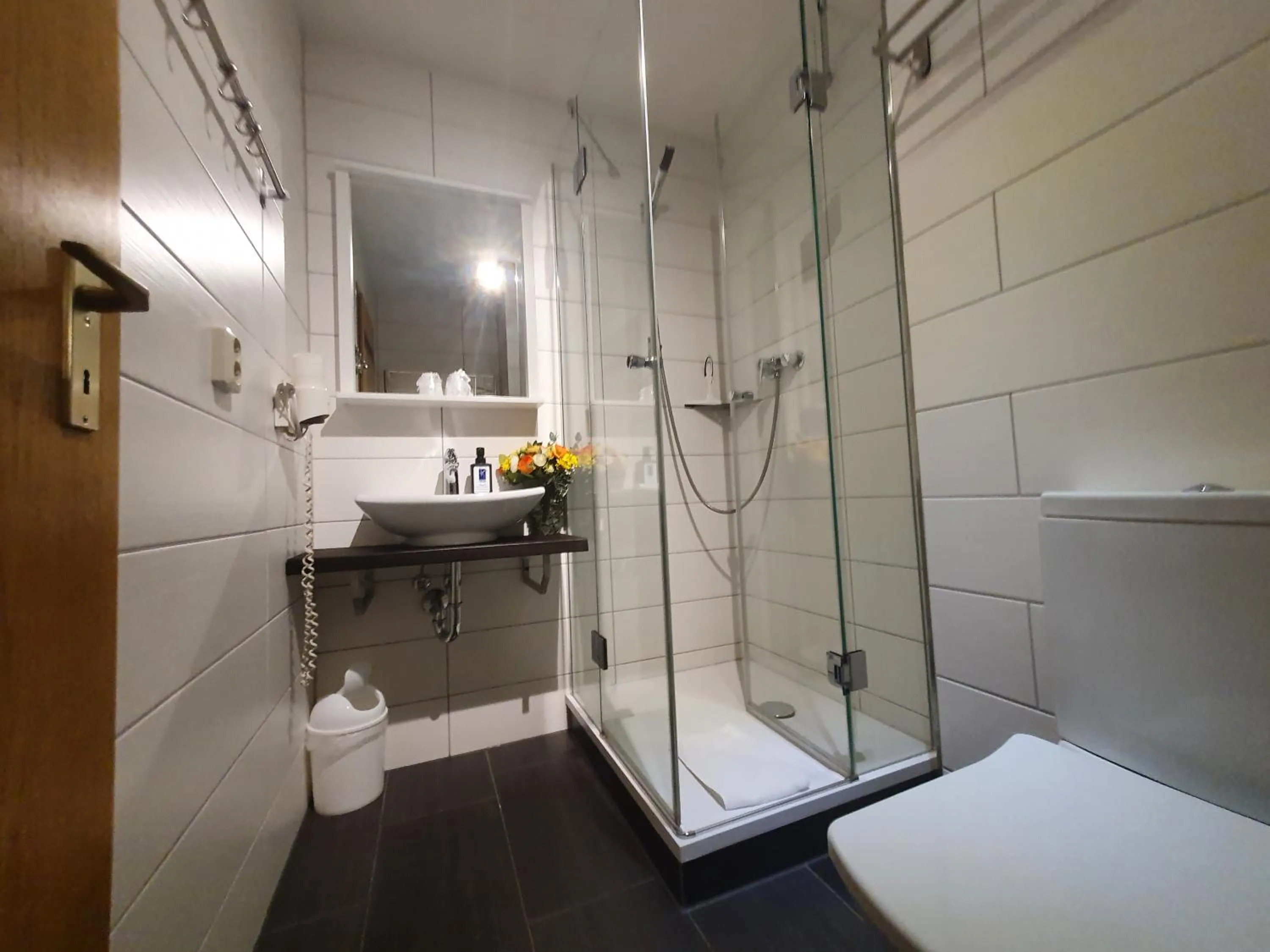 Bathroom in Hotel-Pension Grüne Linde