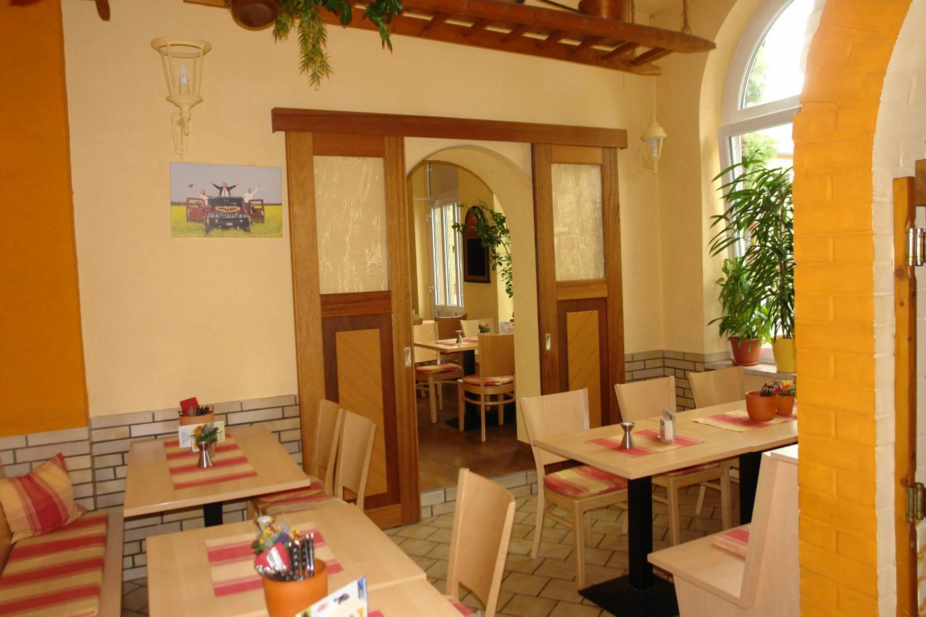 Restaurant/places to eat in Hotel-Pension Grüne Linde