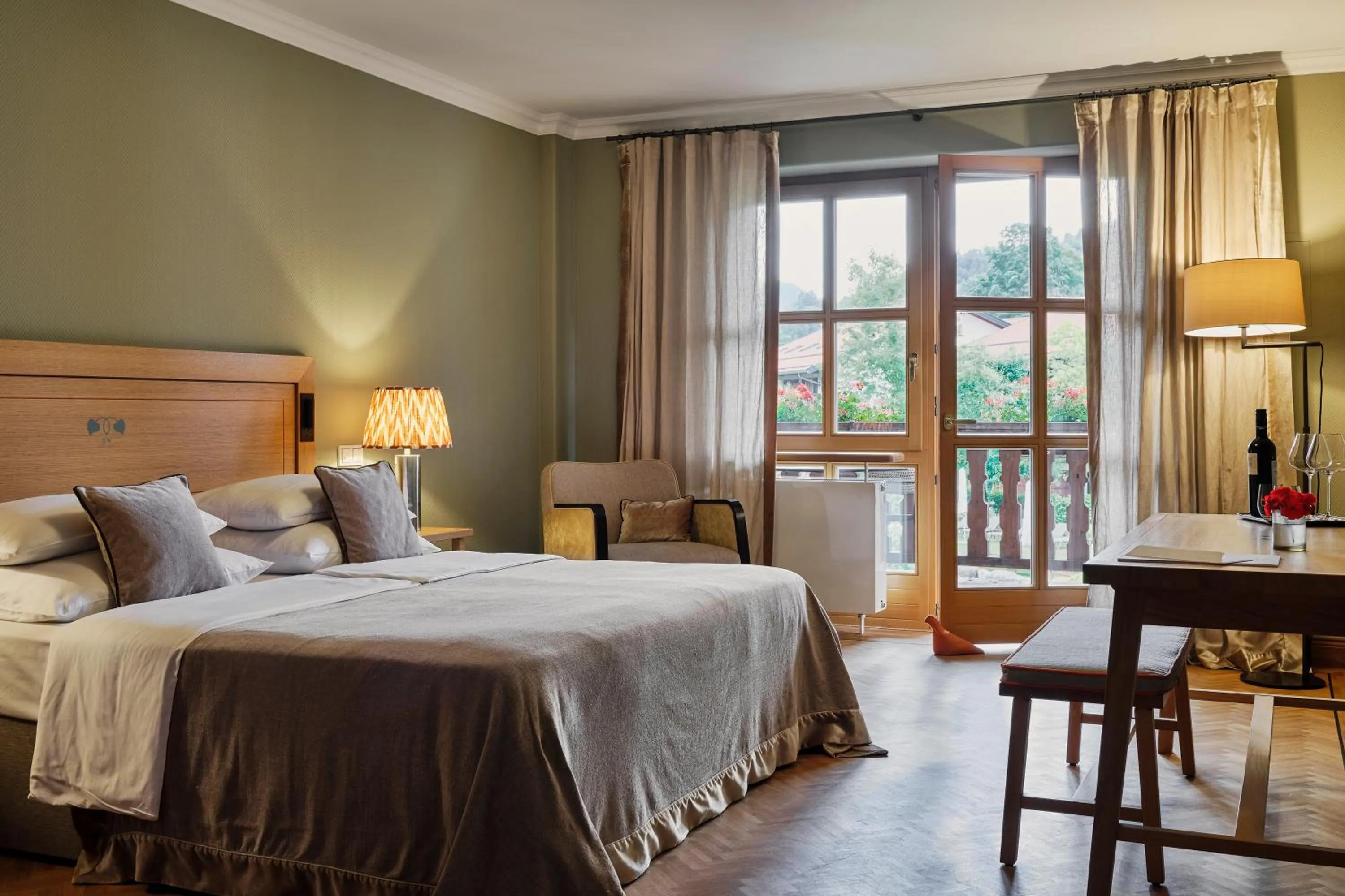 Photo of the whole room, Bed in Spa & Resort Bachmair Weissach, LUXURY FAMILY RESORT