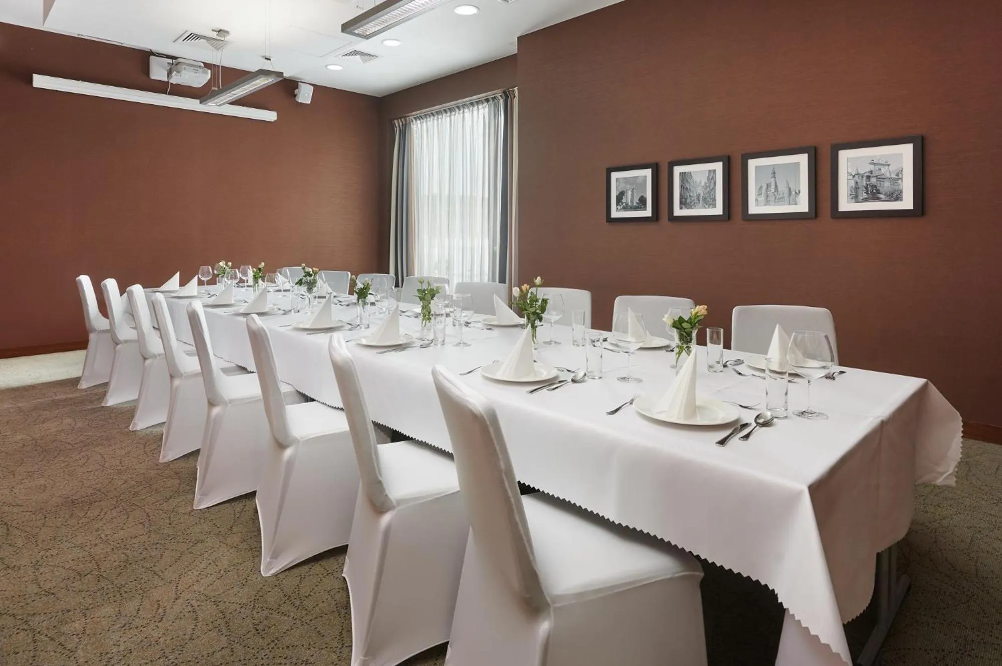 Restaurant/places to eat in Hampton by Hilton Gdansk Airport