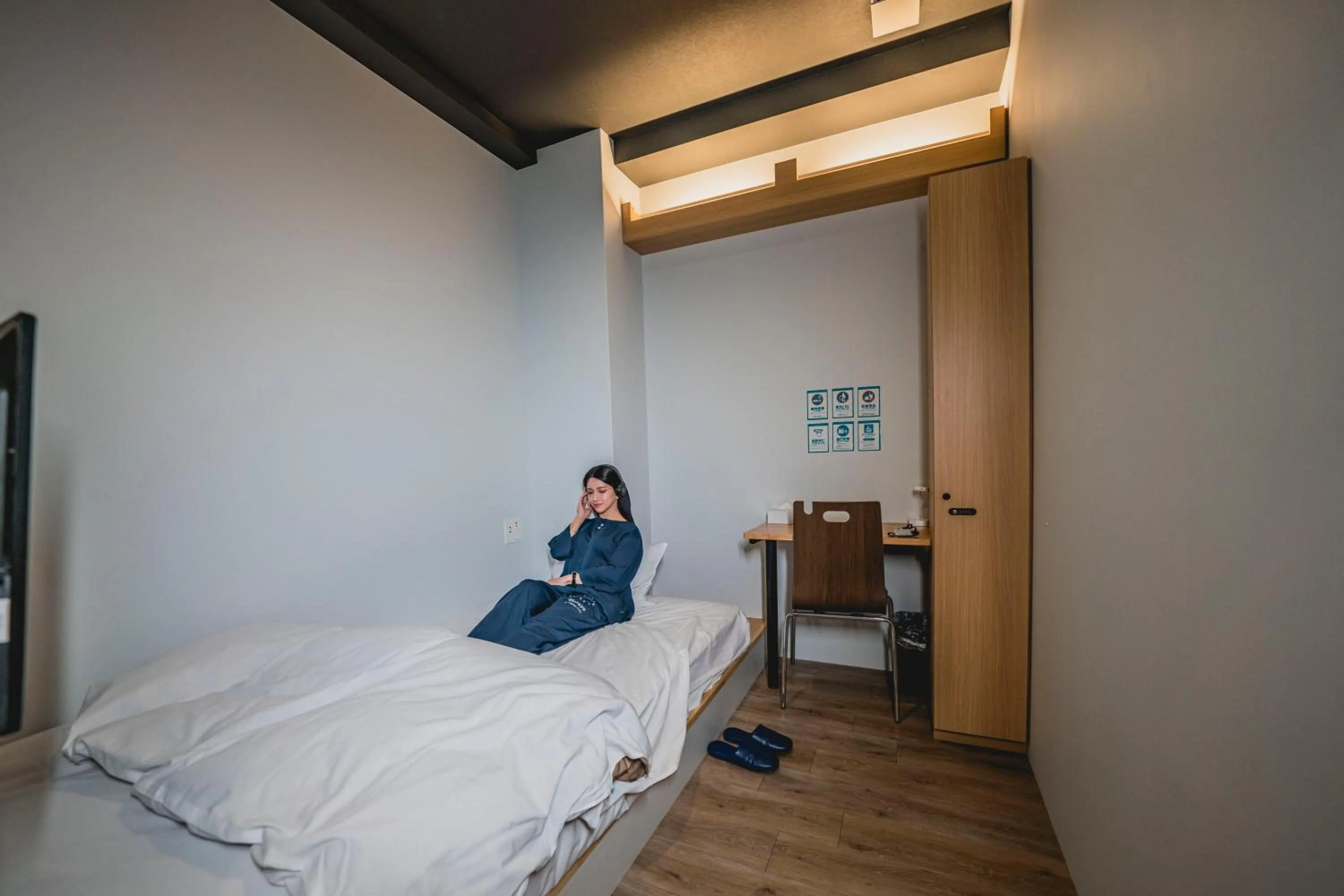 Photo of the whole room, Bed in hotel atarayo osaka