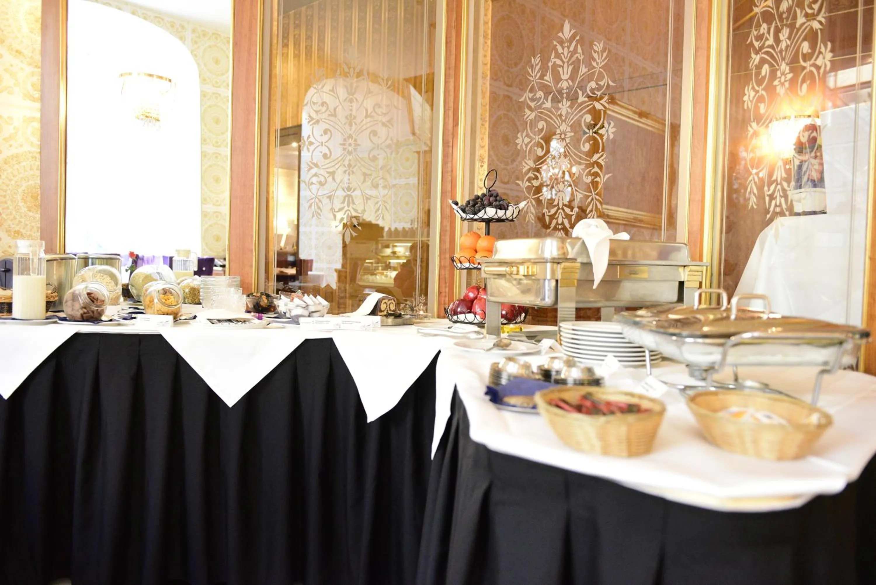 Food and drinks in Hotel Alexandra