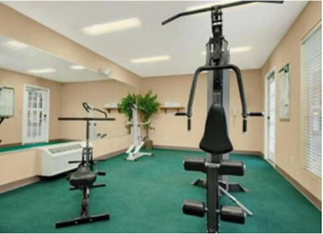 Fitness centre/facilities in Baymont by Wyndham Cleveland