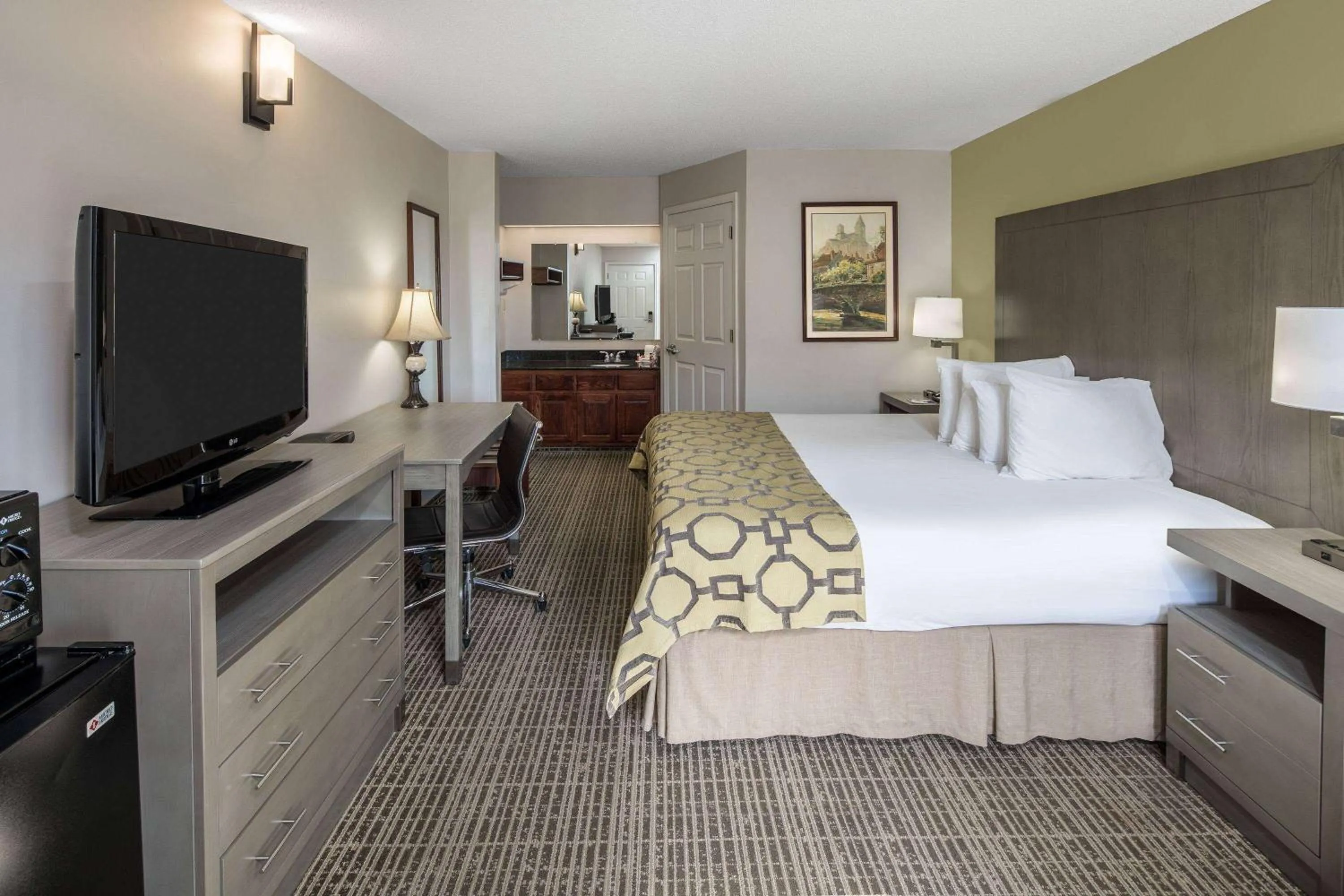 Photo of the whole room, Bed in Baymont by Wyndham Cleveland