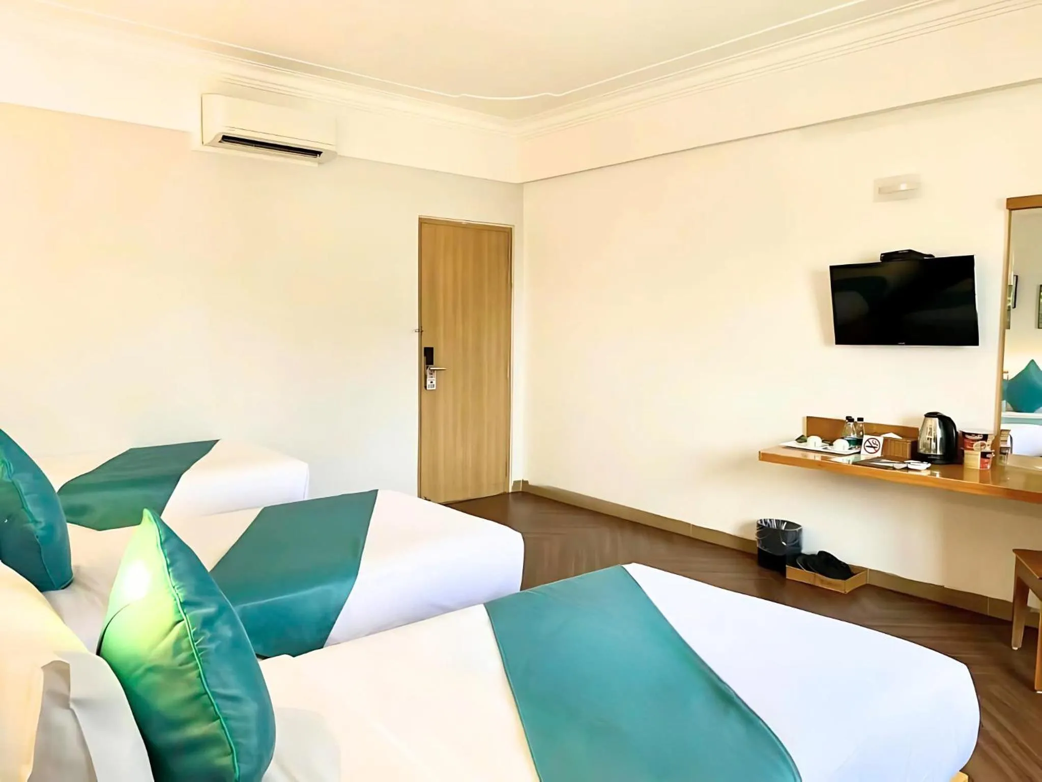 Bedroom, Bed in Happy Life Green Hotel