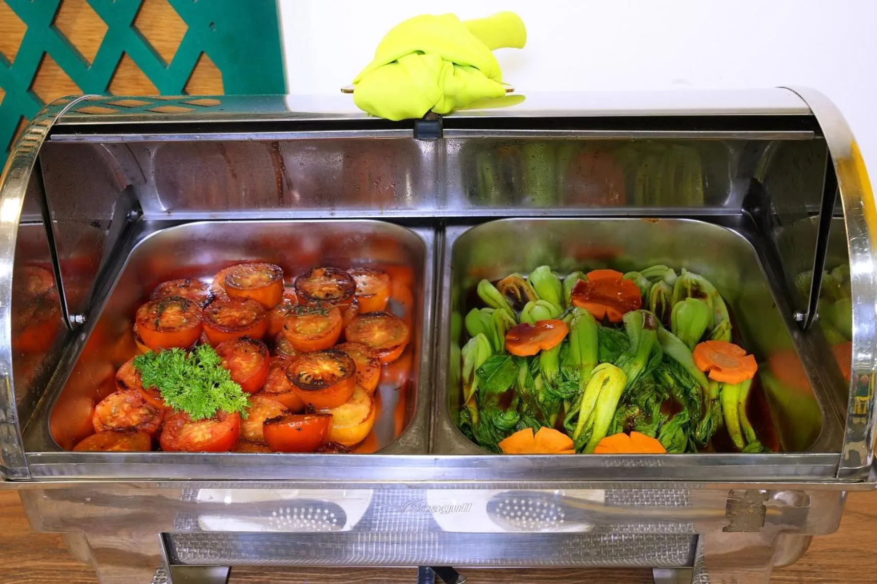 Breakfast in Happy Life Green Hotel