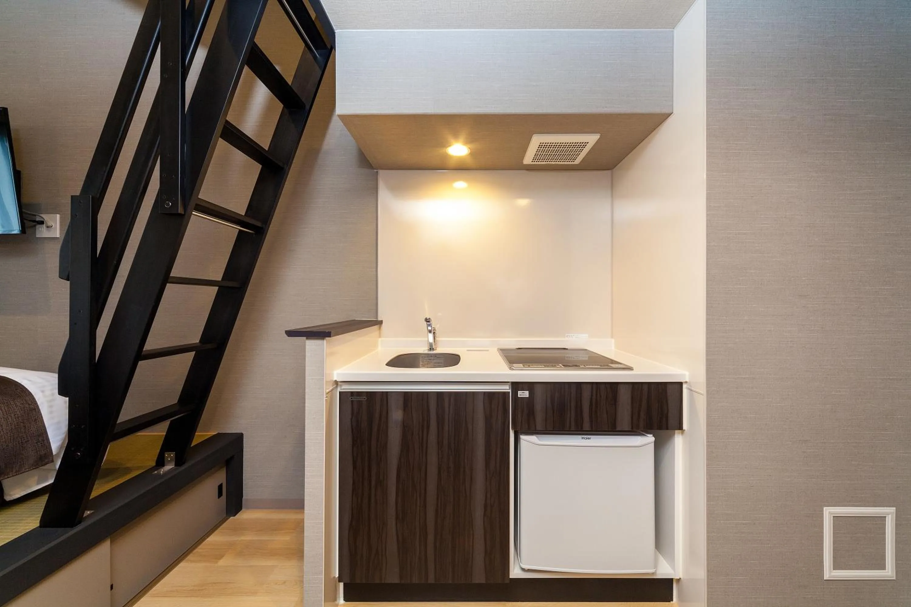 Kitchen or kitchenette, Bed in HOTEL SUITE HIROSHIMA YOKOGAWA