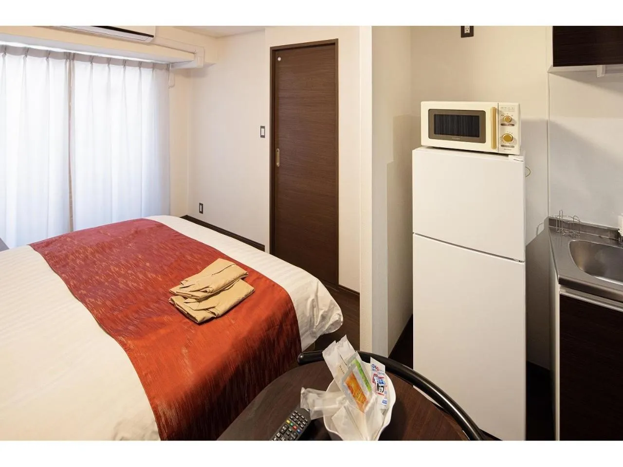 Photo of the whole room, Bed in Coruscant Hotel NagasakiekiⅡ