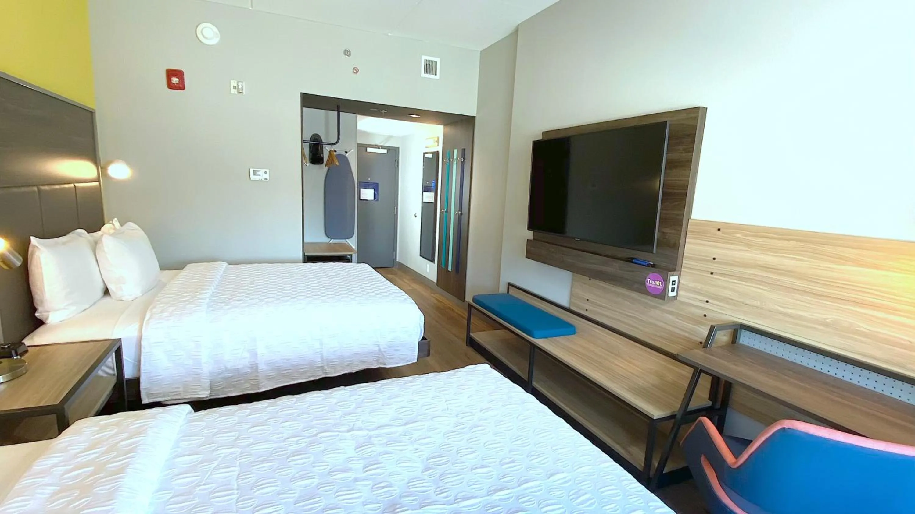 Bed in Tru By Hilton Baltimore Harbor East